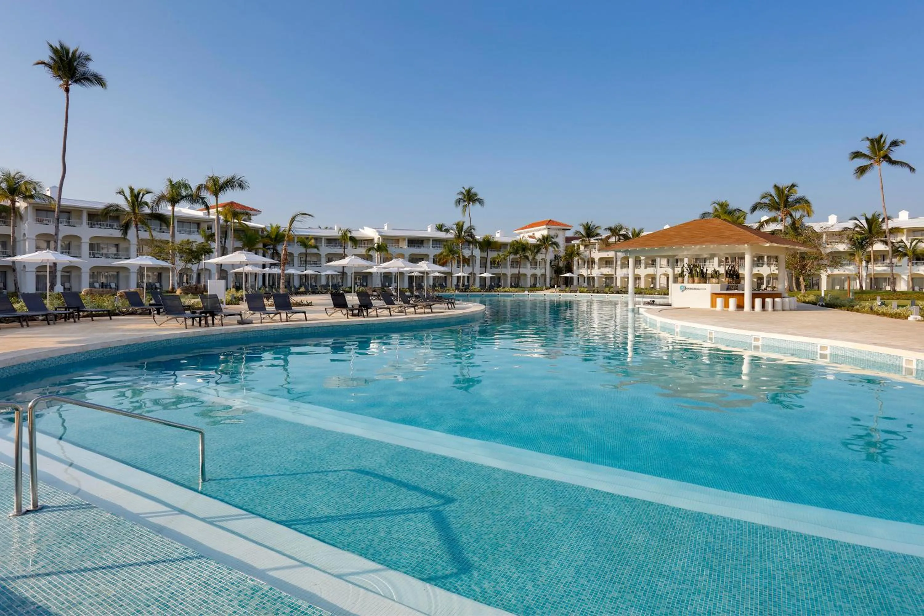 Swimming pool in Paradisus Palma Real Golf & Spa Resort All Inclusive