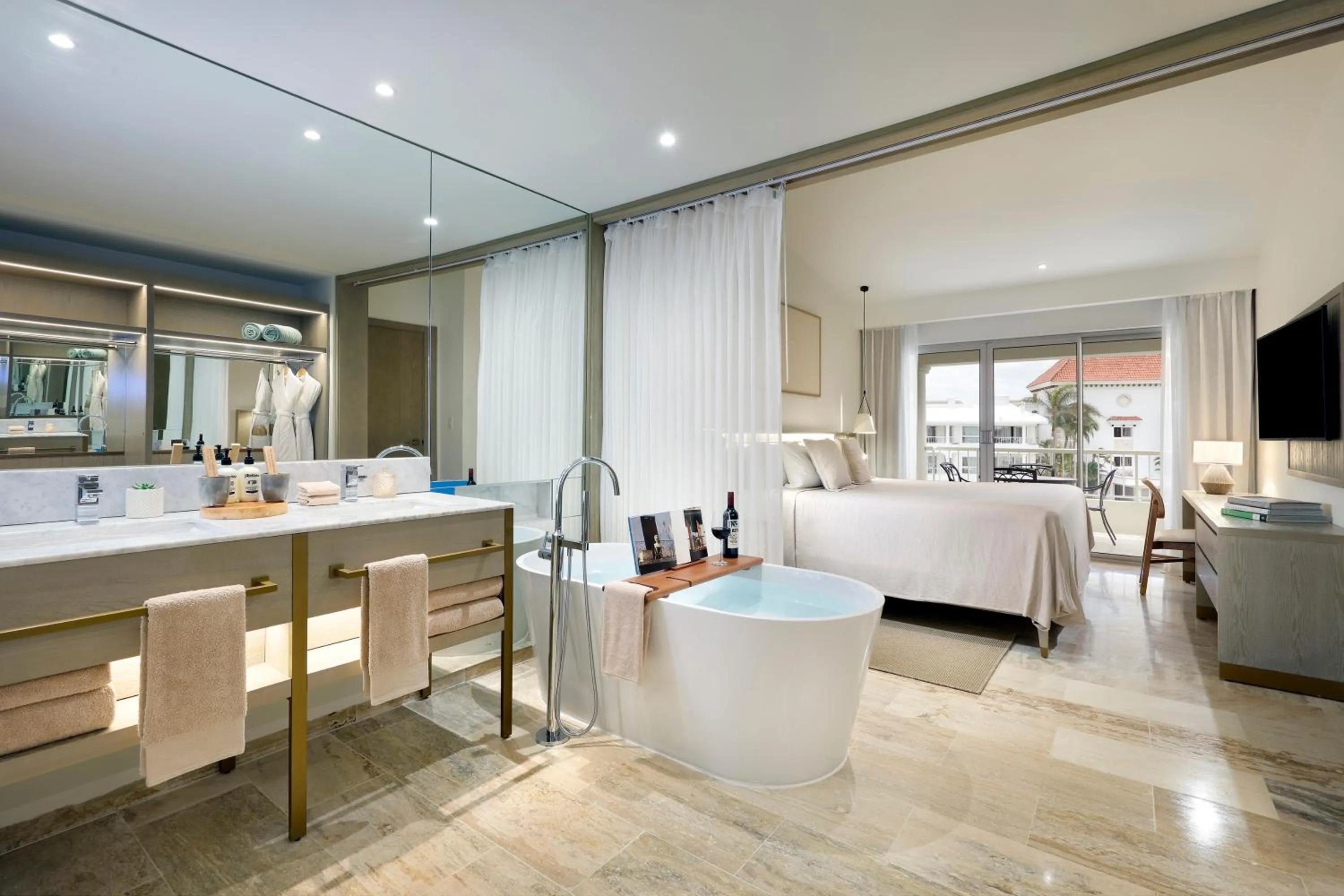 Bathroom, Bed in Paradisus Palma Real Golf & Spa Resort All Inclusive