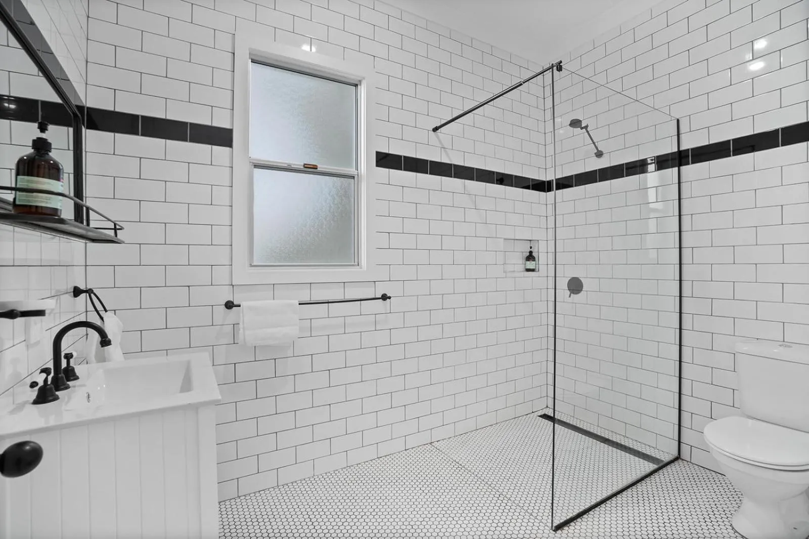 Shower in Bundanoon Hotel