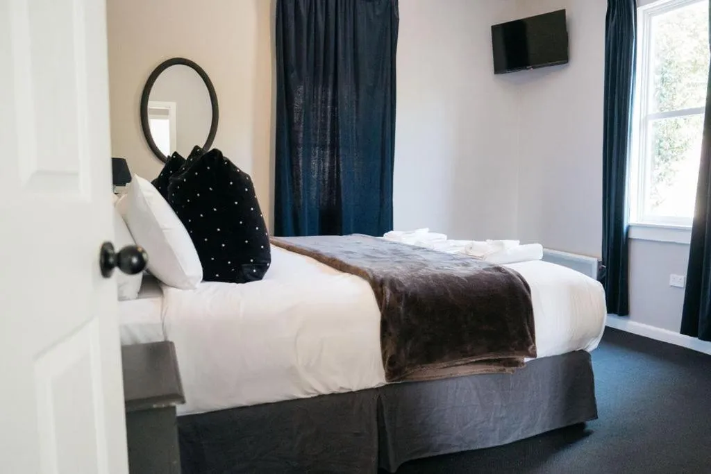 Bed in Bundanoon Hotel