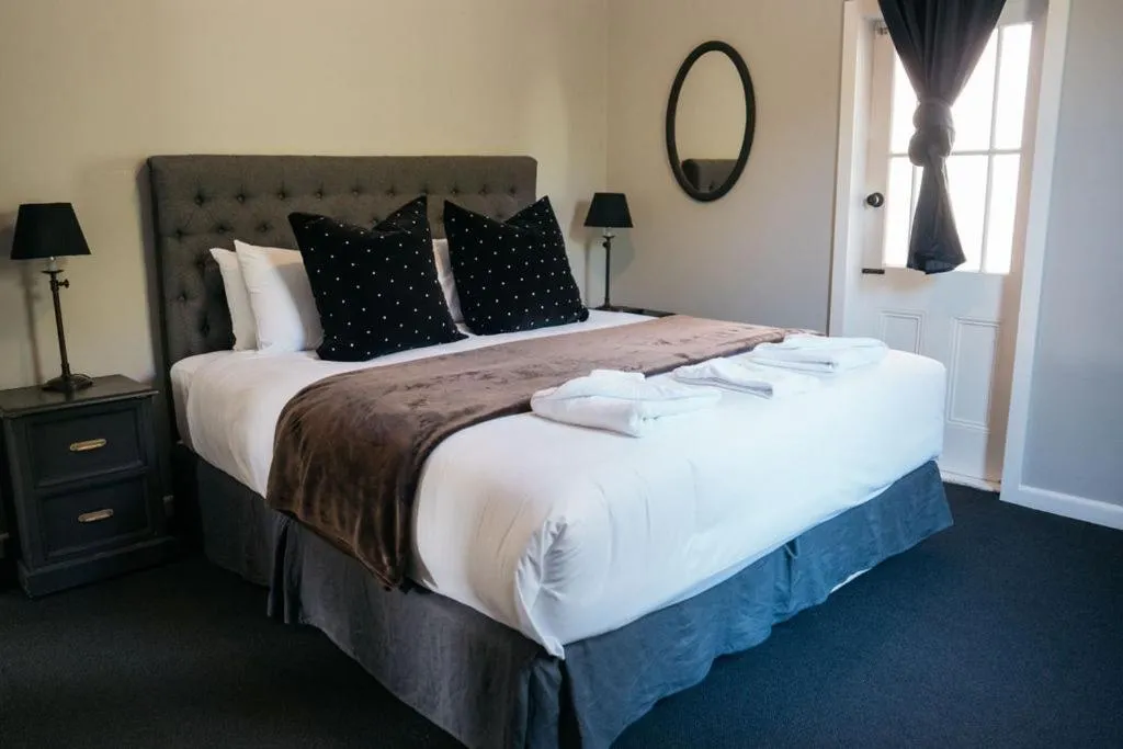 Bed in Bundanoon Hotel