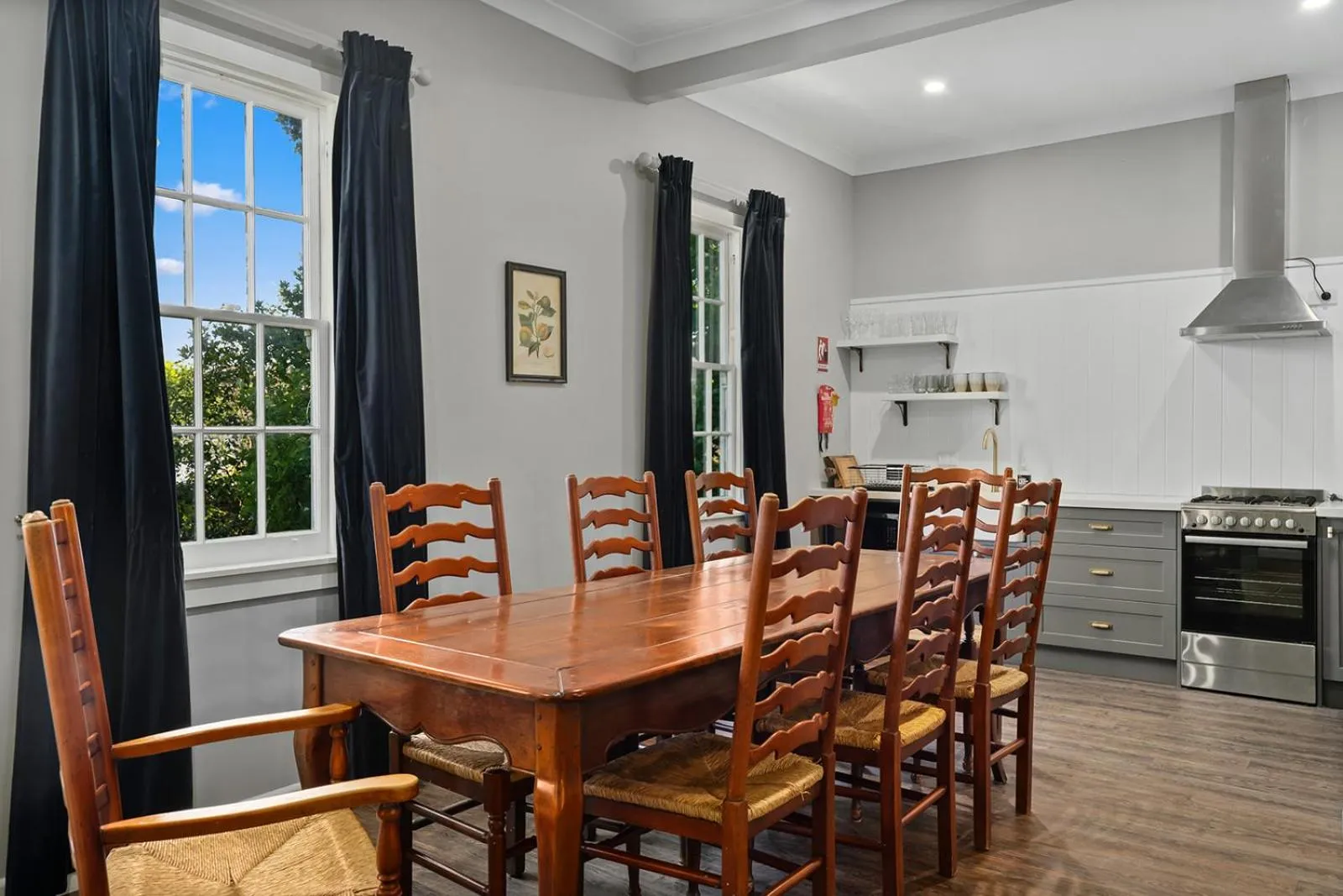 Kitchen or kitchenette in Bundanoon Hotel