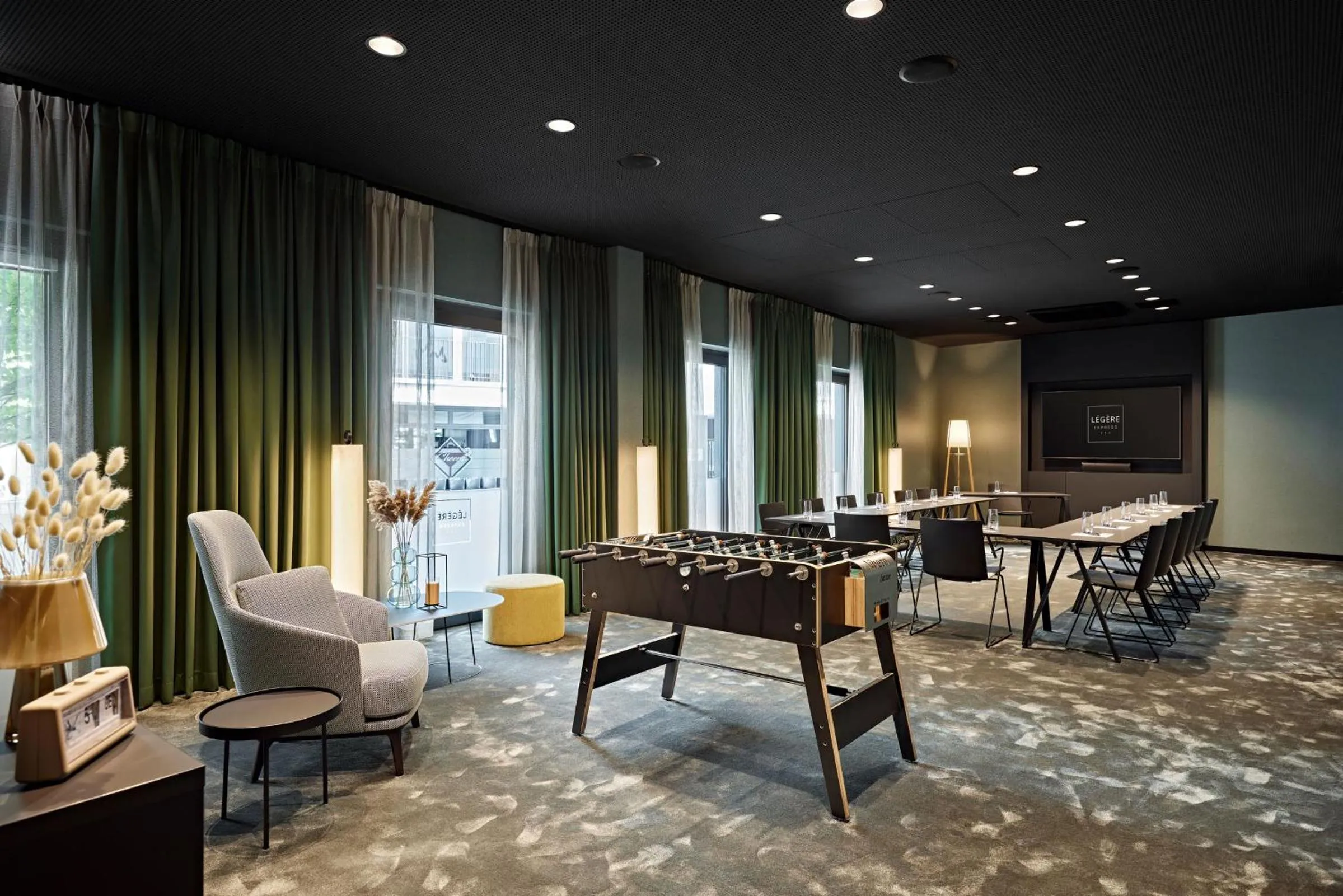 Lounge or bar in LEGERE EXPRESS Tuttlingen