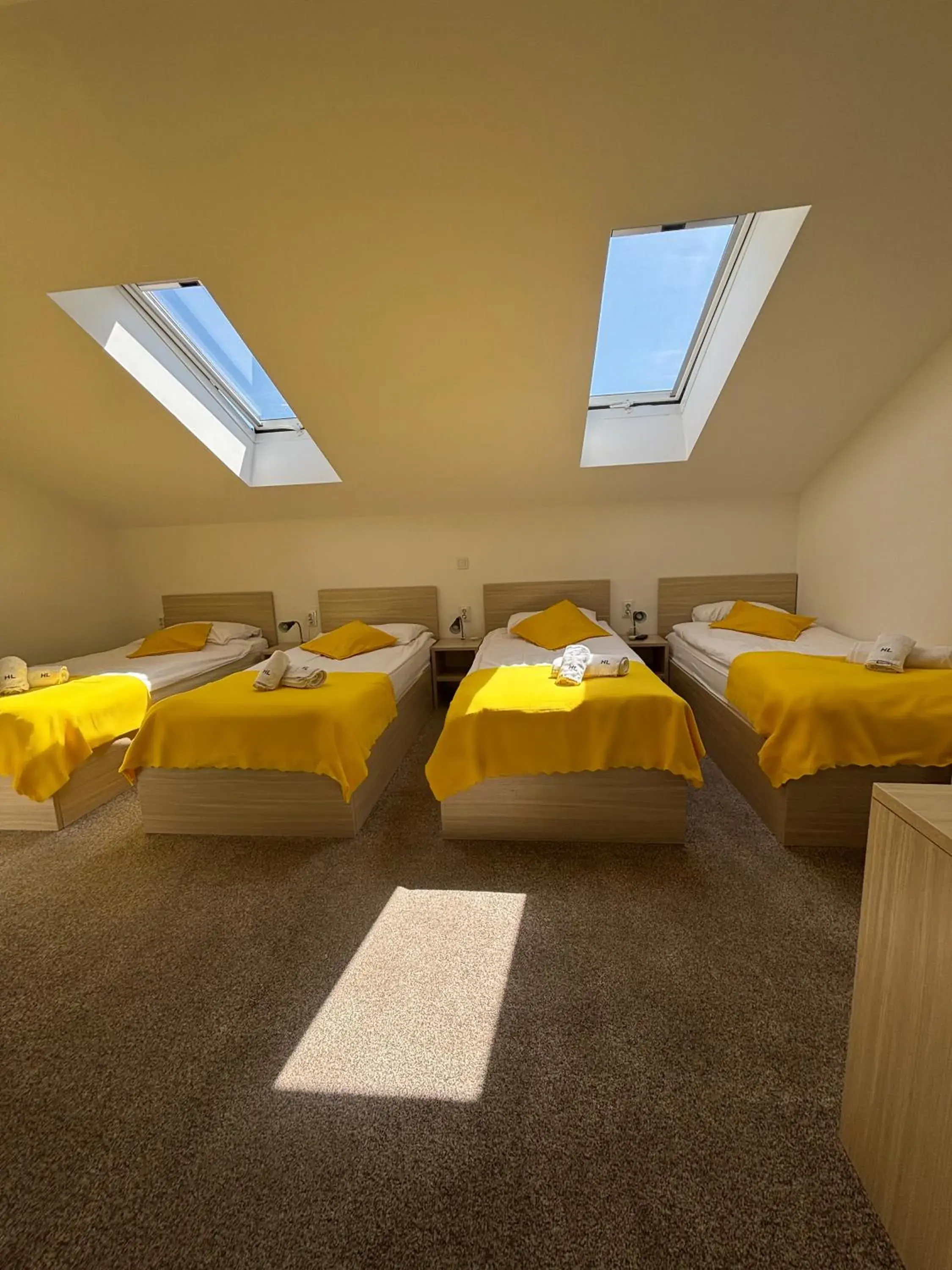 Bed in London Rooms Zagreb Airport Bed in London Rooms Zagreb Airport