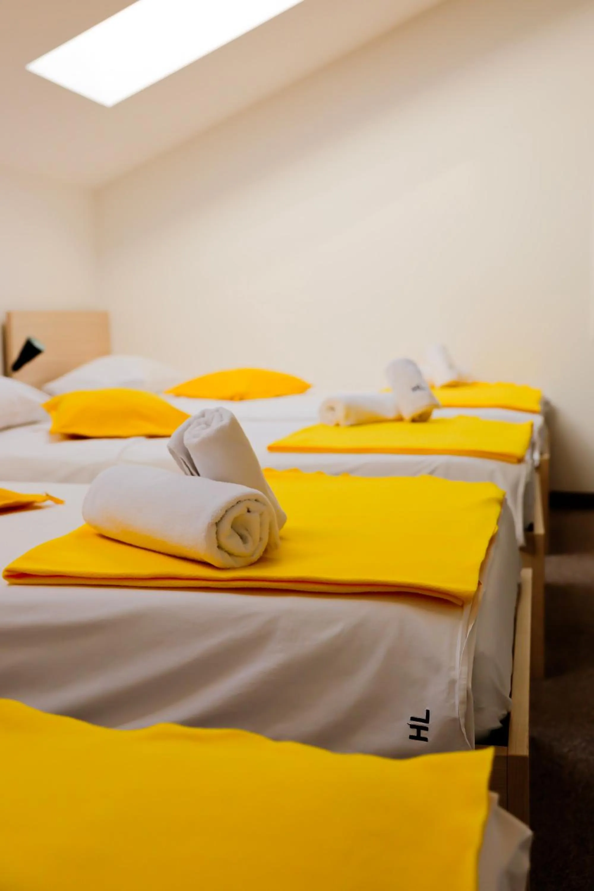 Bed in London Rooms Zagreb Airport