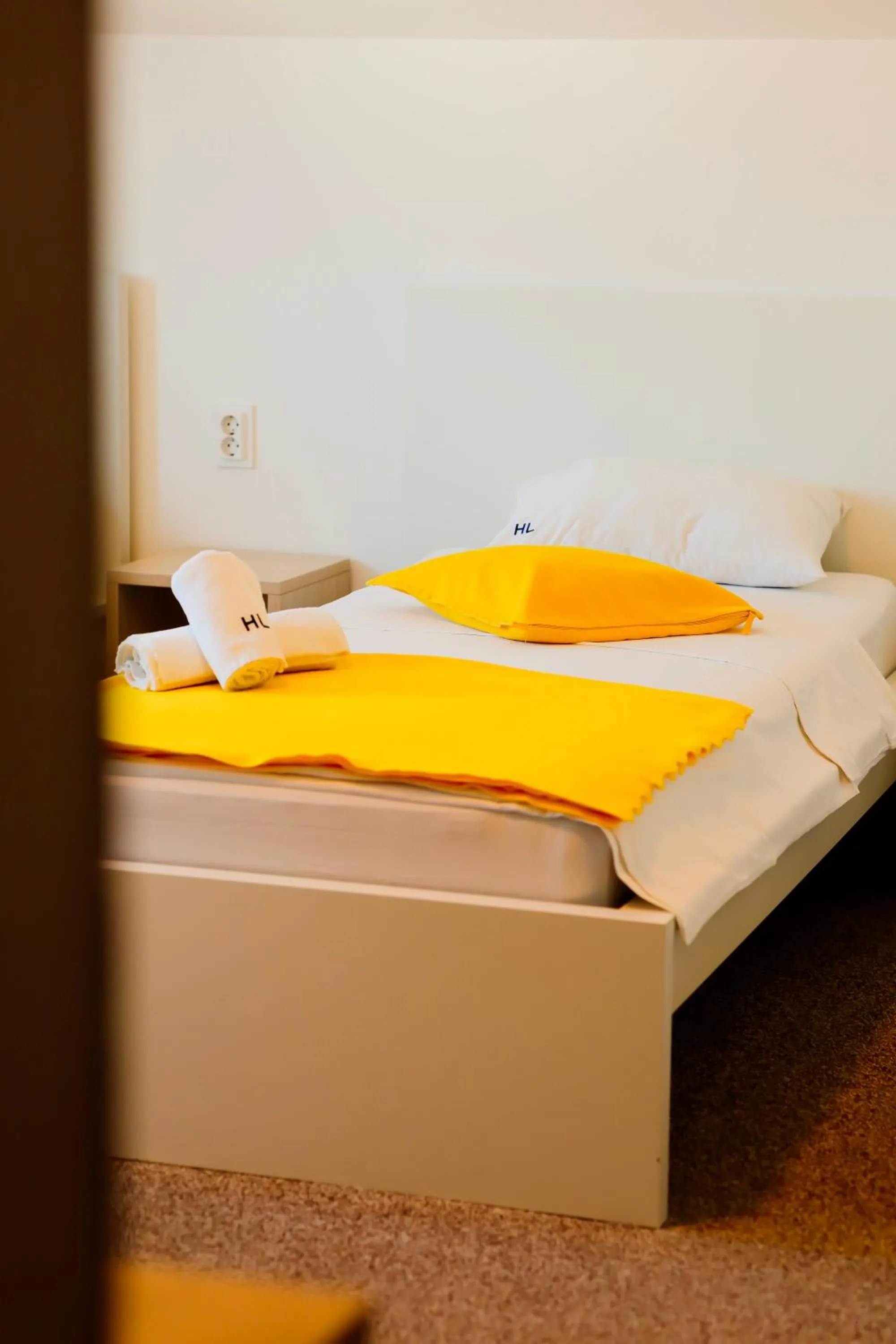 Bed in London Rooms Zagreb Airport