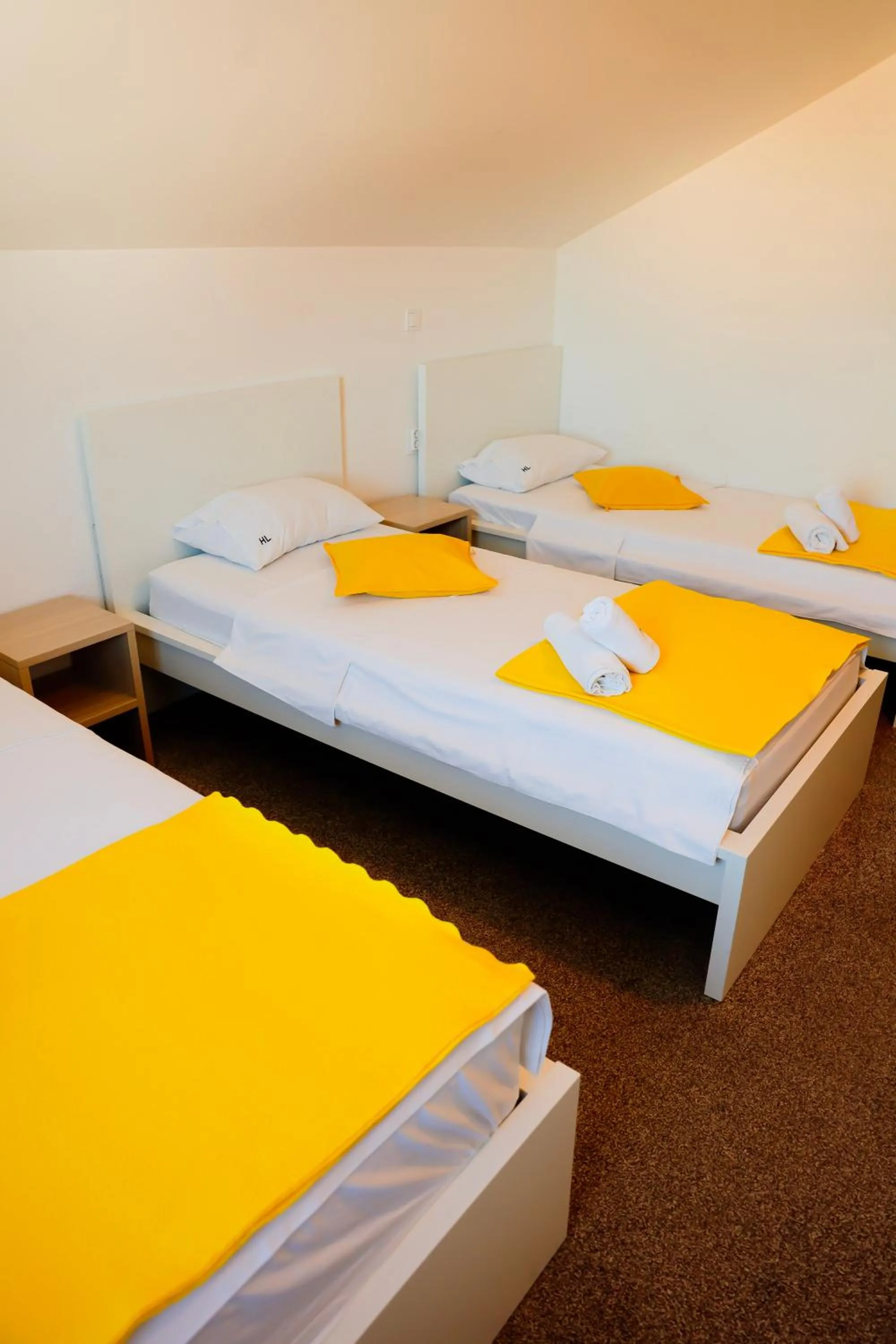Bed in London Rooms Zagreb Airport