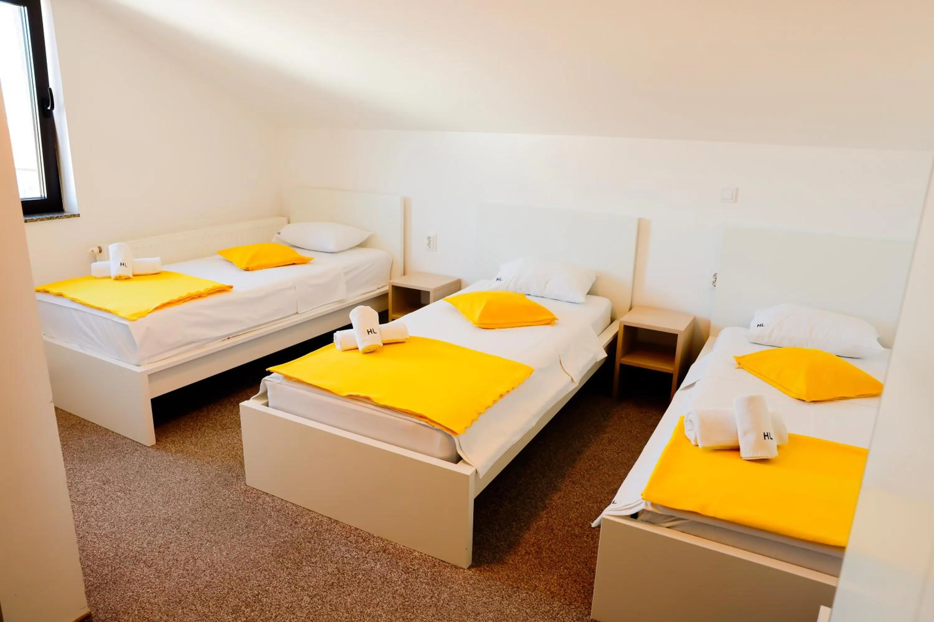 Bed in London Rooms Zagreb Airport