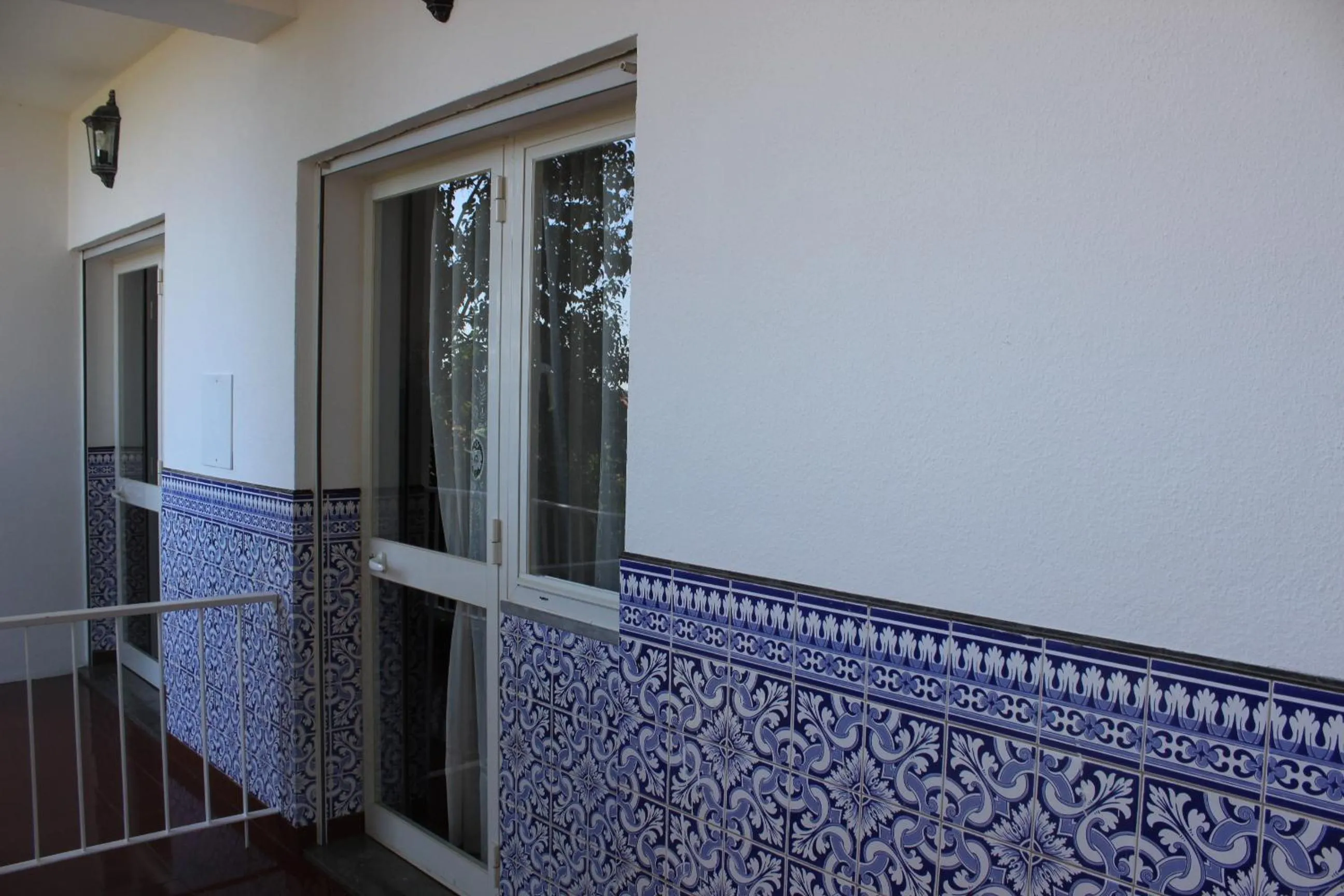 Facade/entrance in Cascais Jasmim Doce