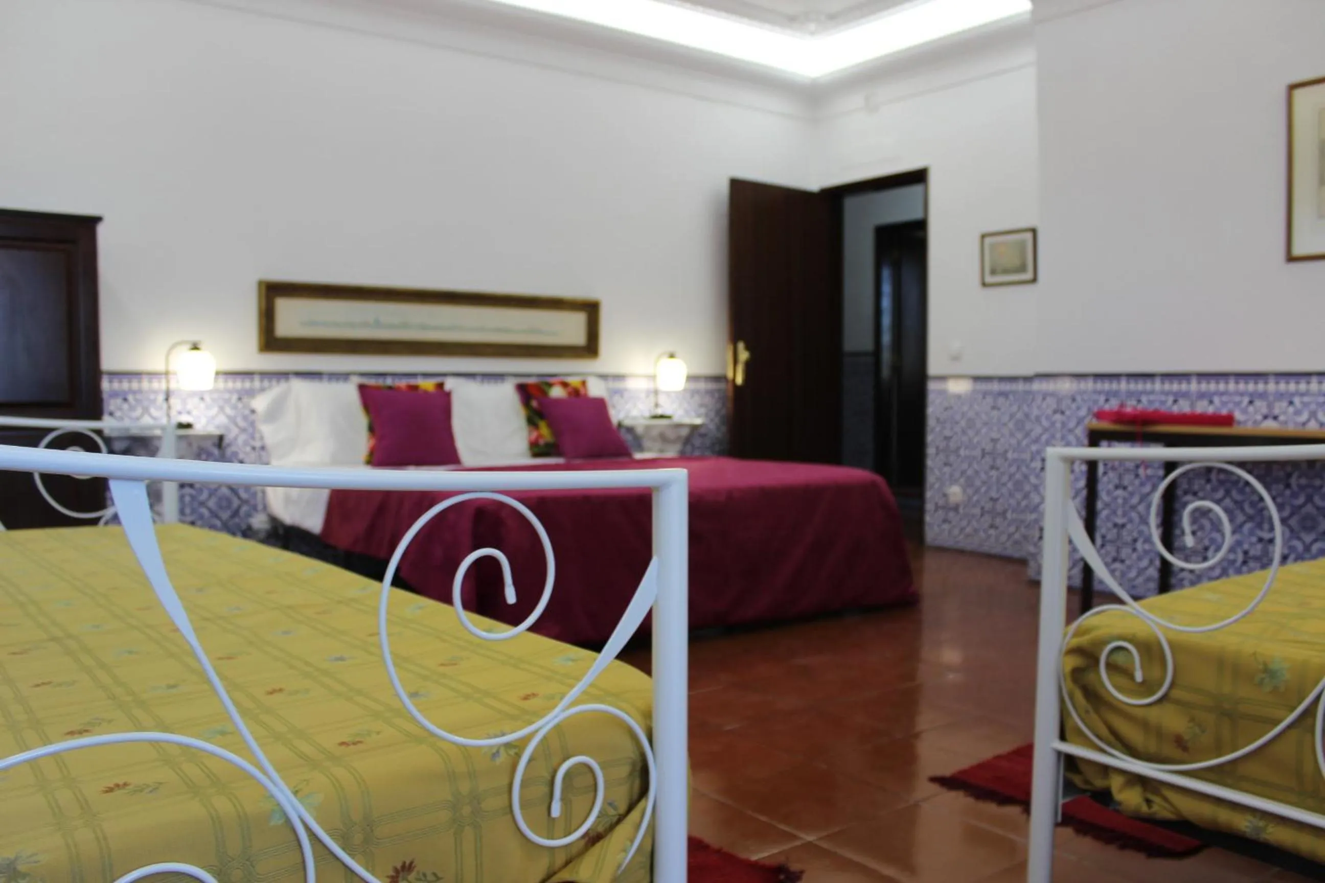 Photo of the whole room, Bed in Cascais Jasmim Doce