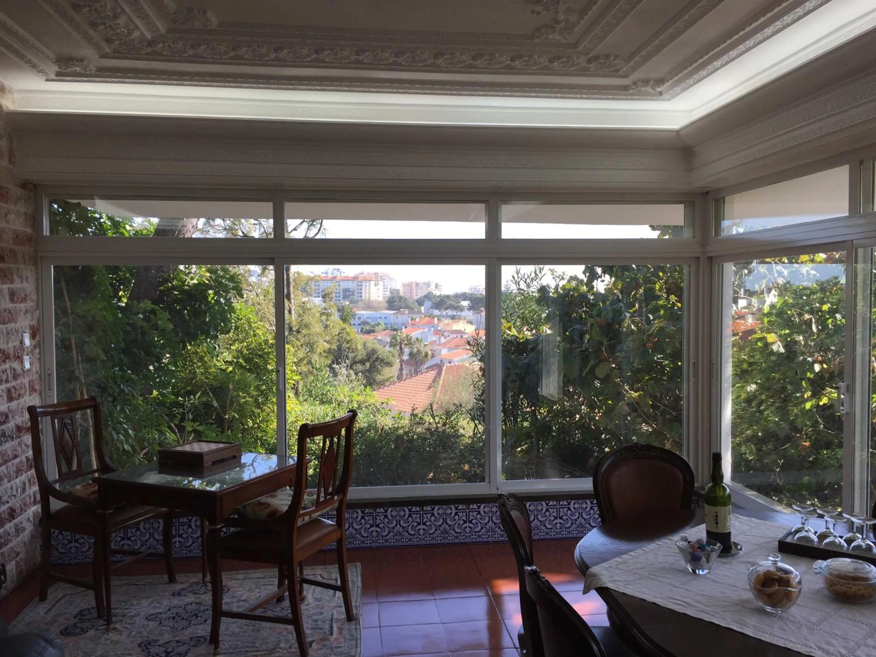 Communal lounge/ TV room in Cascais Jasmim Doce
