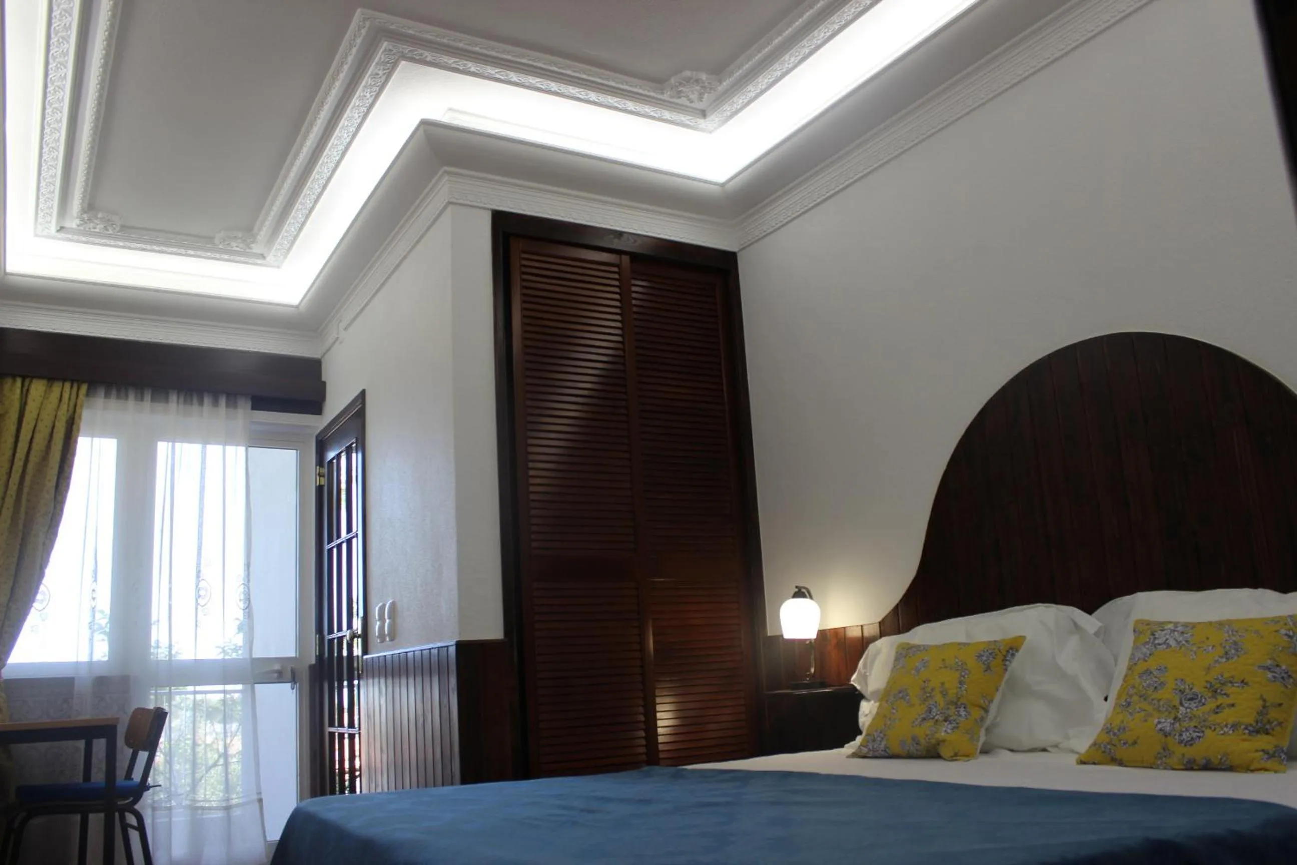 Photo of the whole room, Bed in Cascais Jasmim Doce