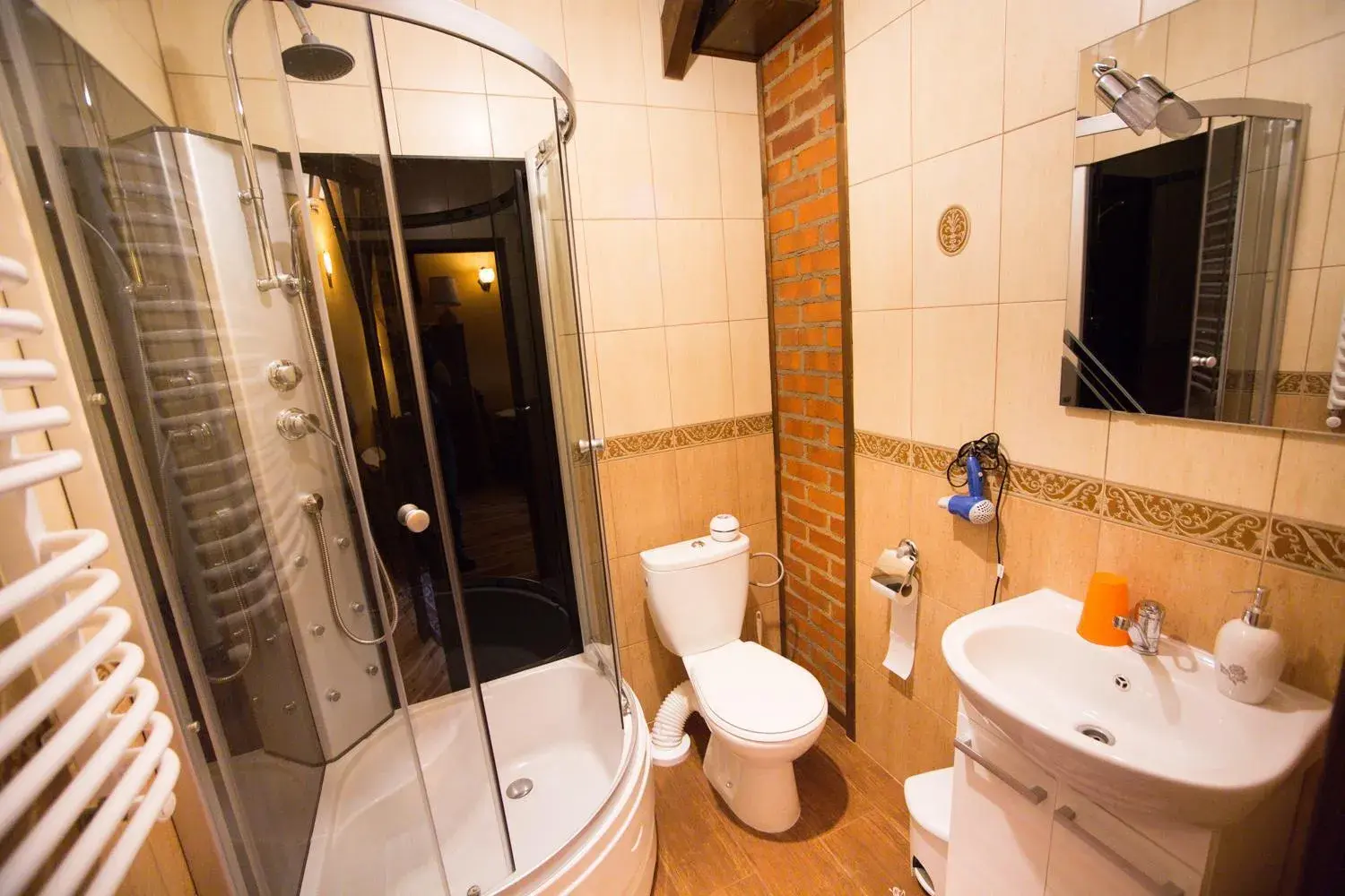 Large Double Room in OBERŻA Large Double Room in OBERŻA