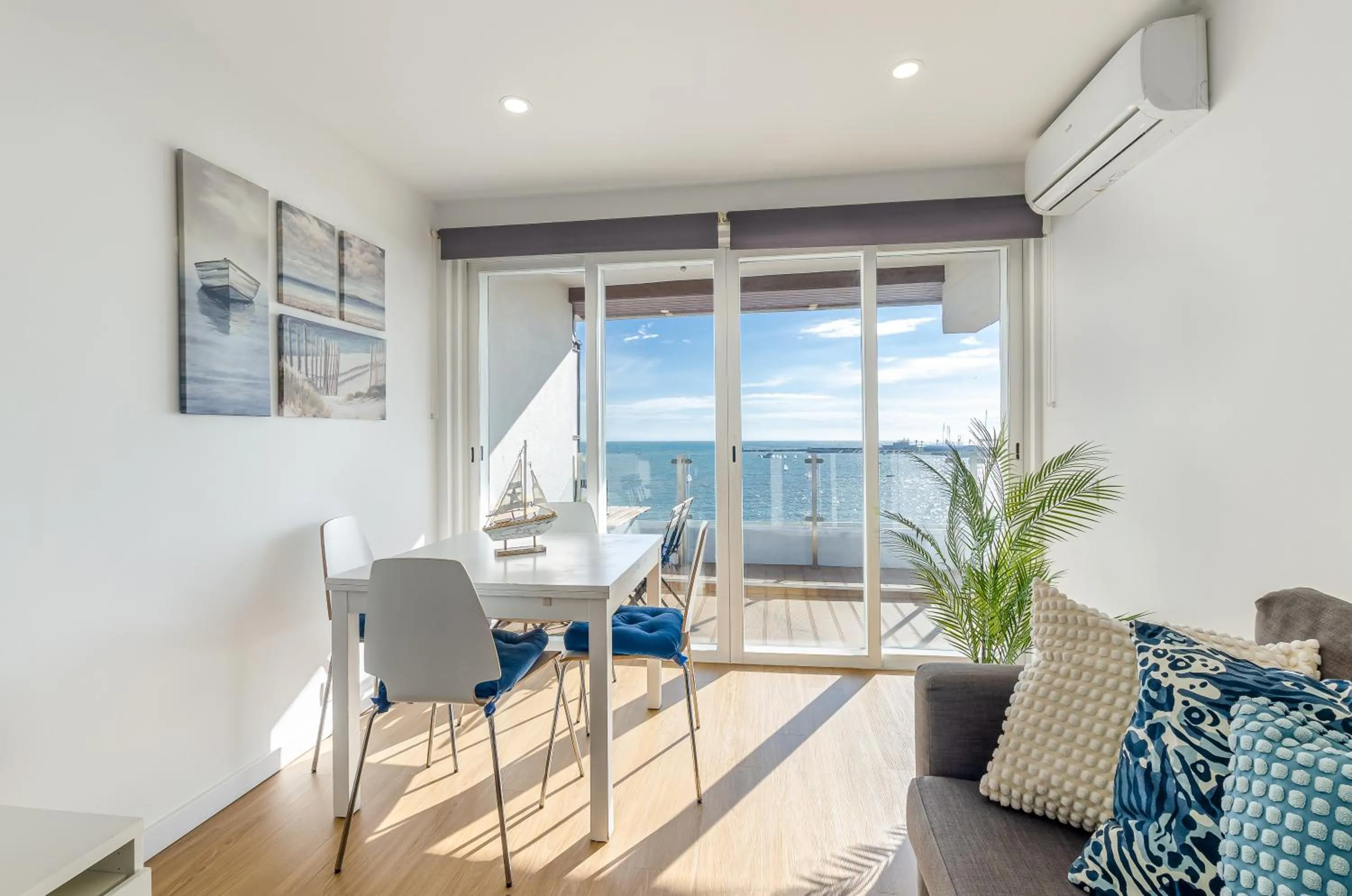 Casa dos Cotas - Amazing Seaside Apartment with Balcony