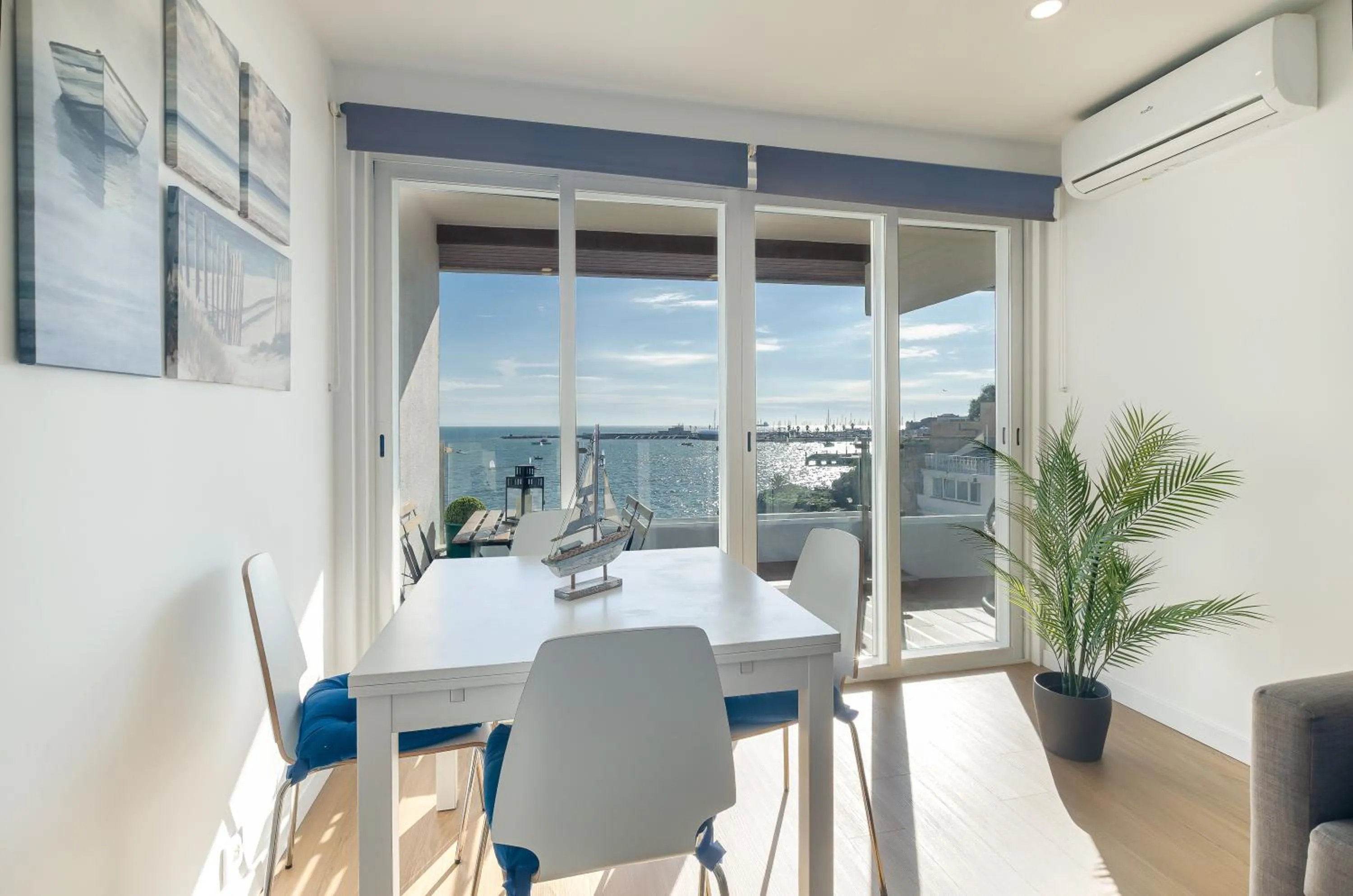 Casa dos Cotas - Amazing Seaside Apartment with Balcony