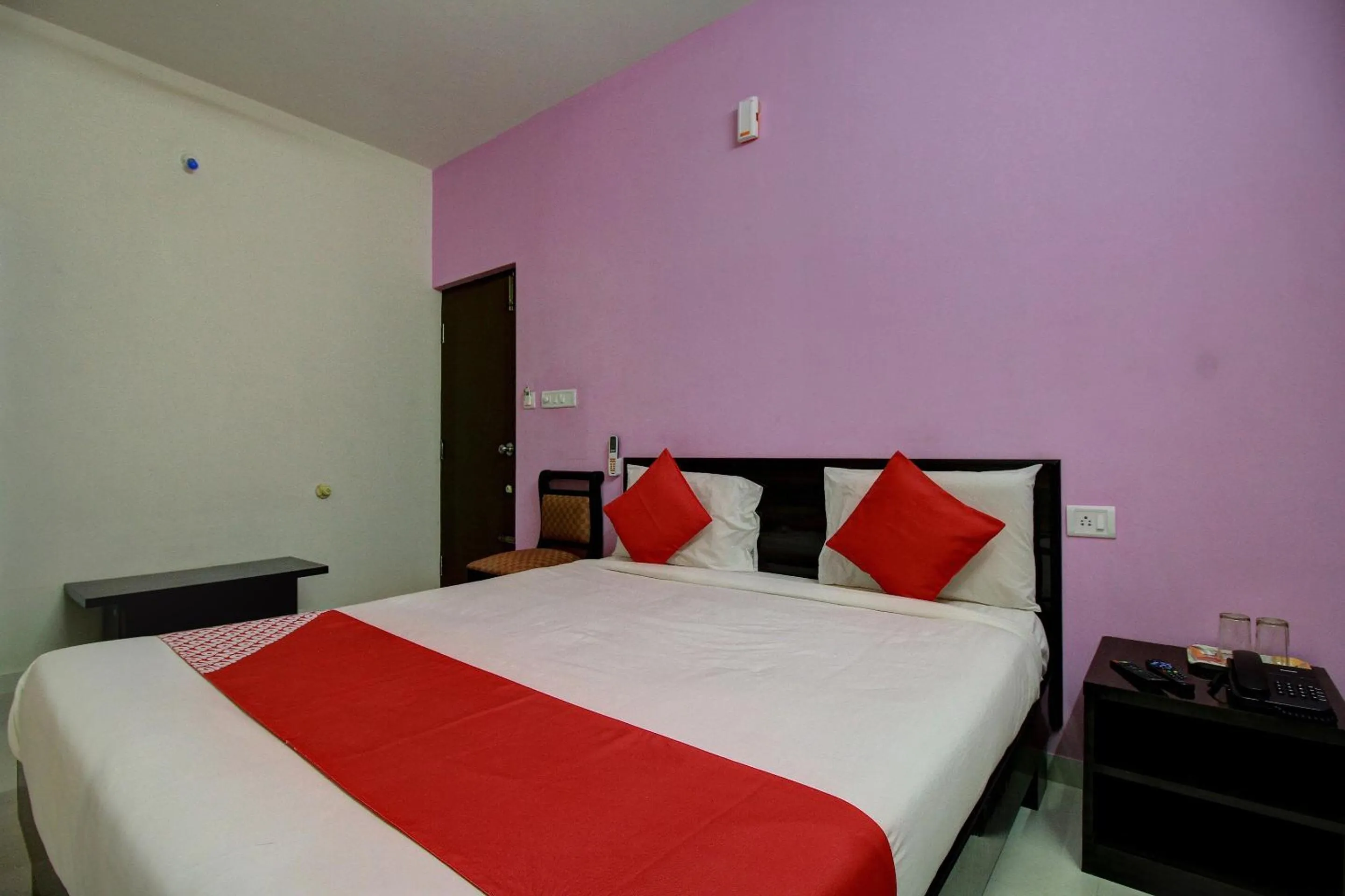 Bedroom, Bed in Hotel O Manu Residency