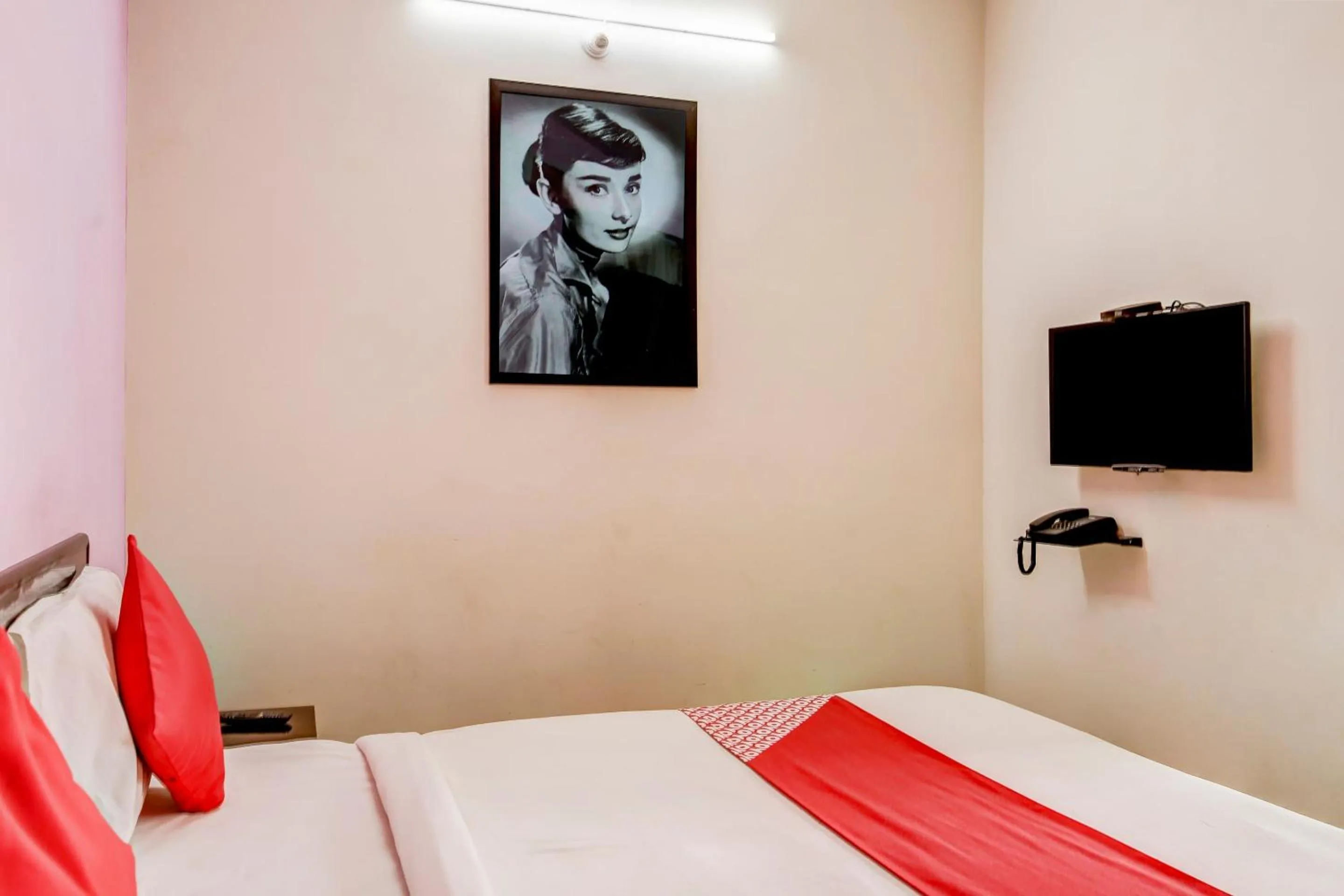 Bedroom, Bed in Hotel O Manu Residency