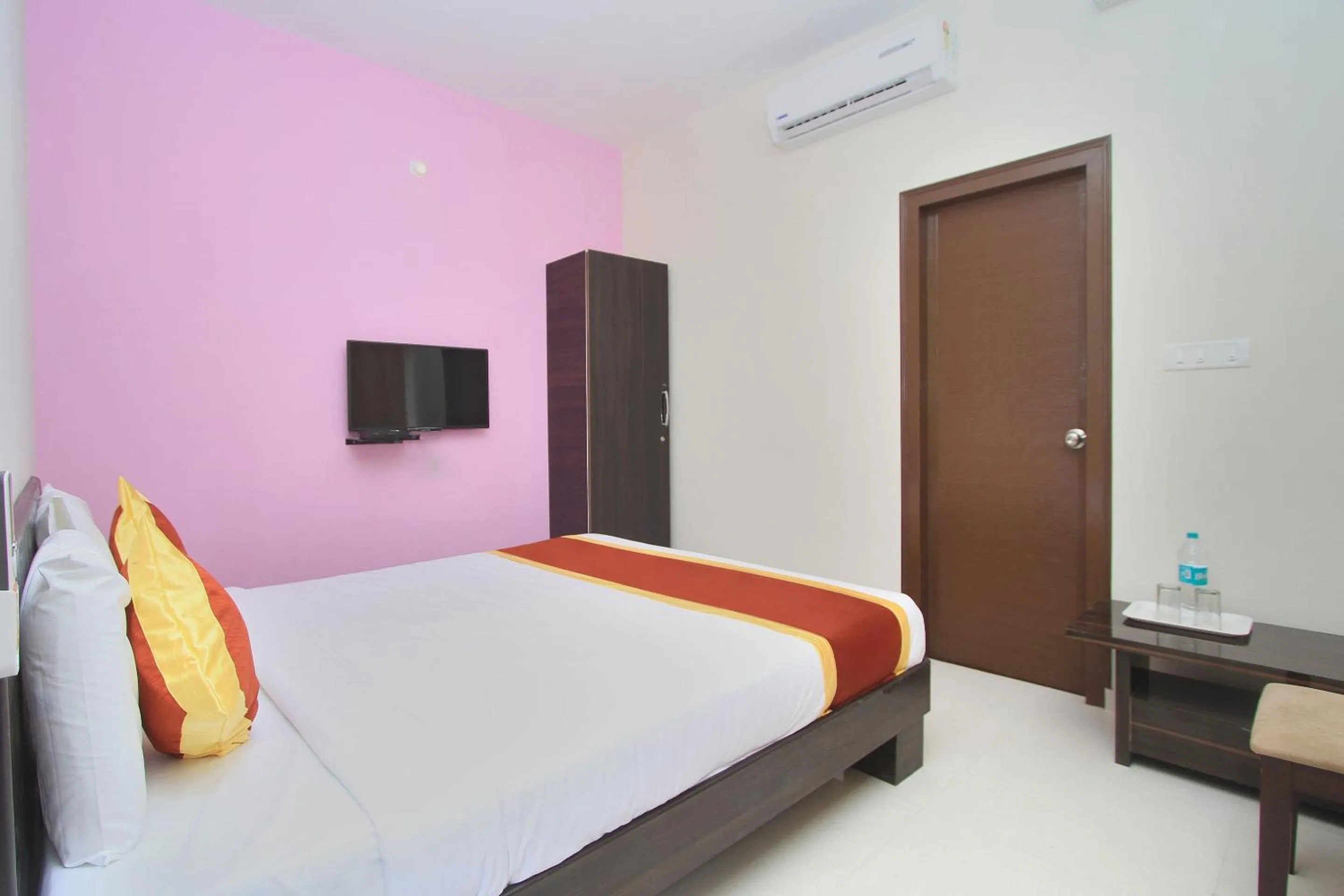 Bedroom, Bed in Hotel O Manu Residency