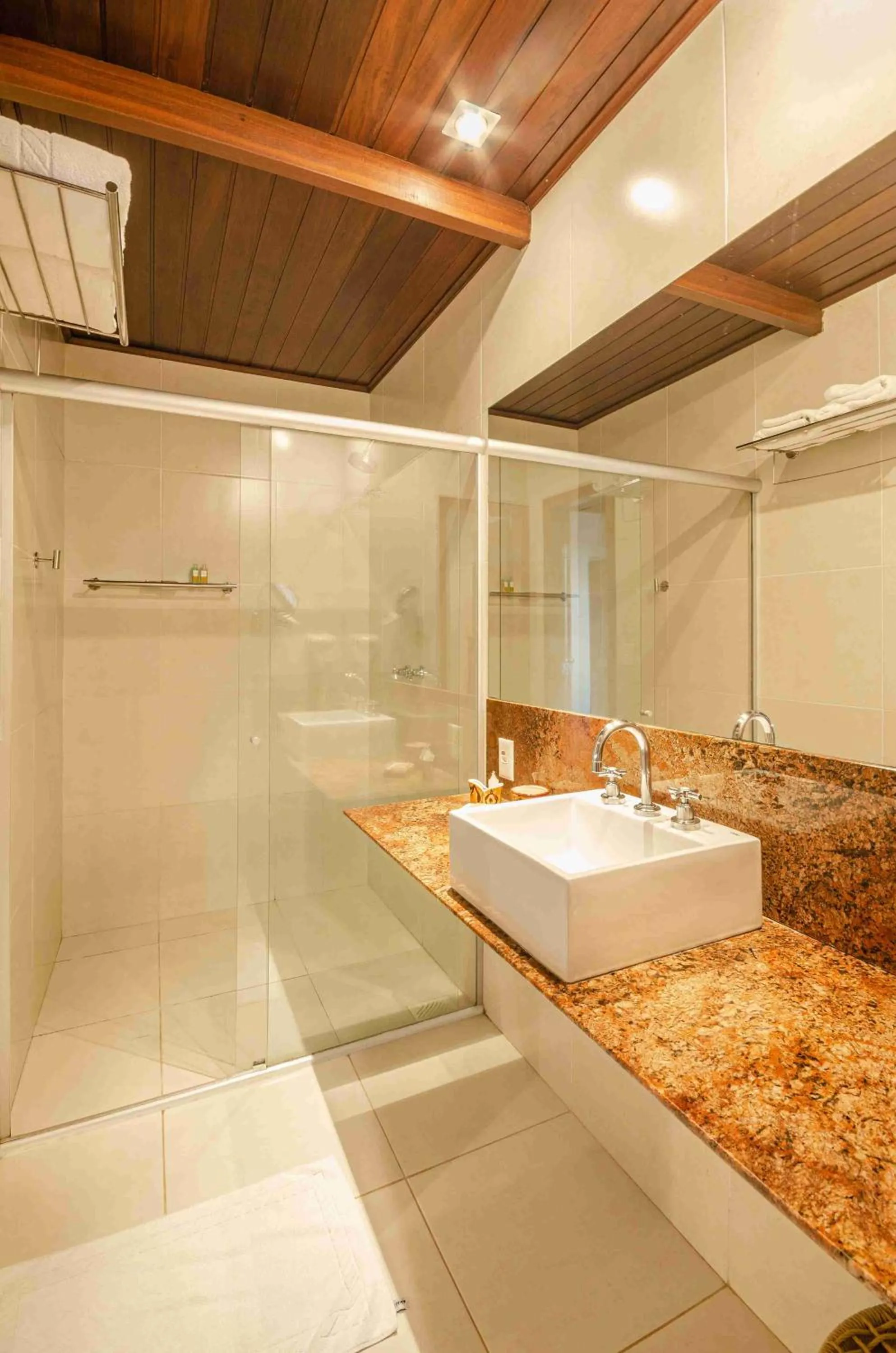 Shower in Hotel Ponta do Madeiro