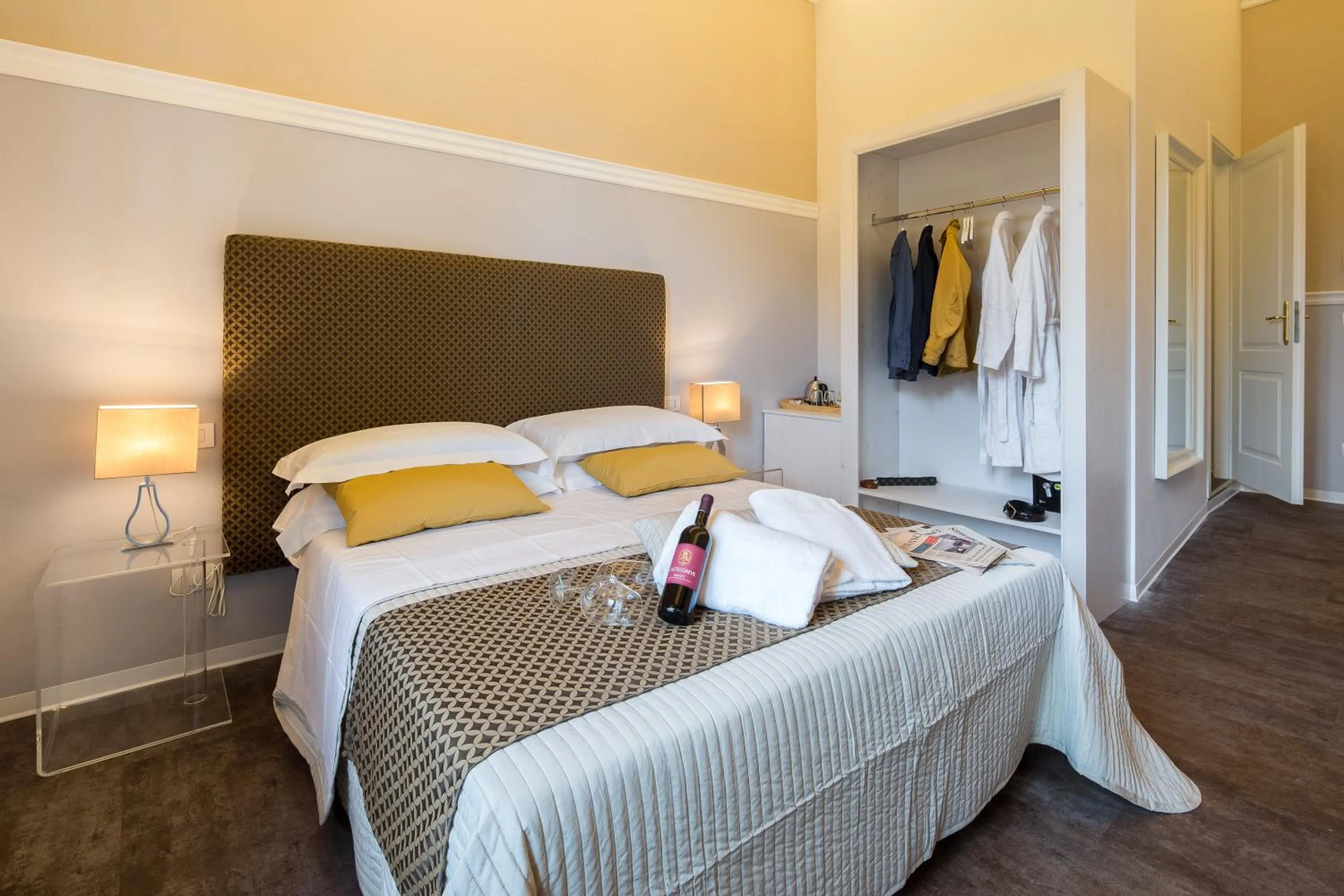 Photo of the whole room, Bed in B&B Residenza San Gallo 79