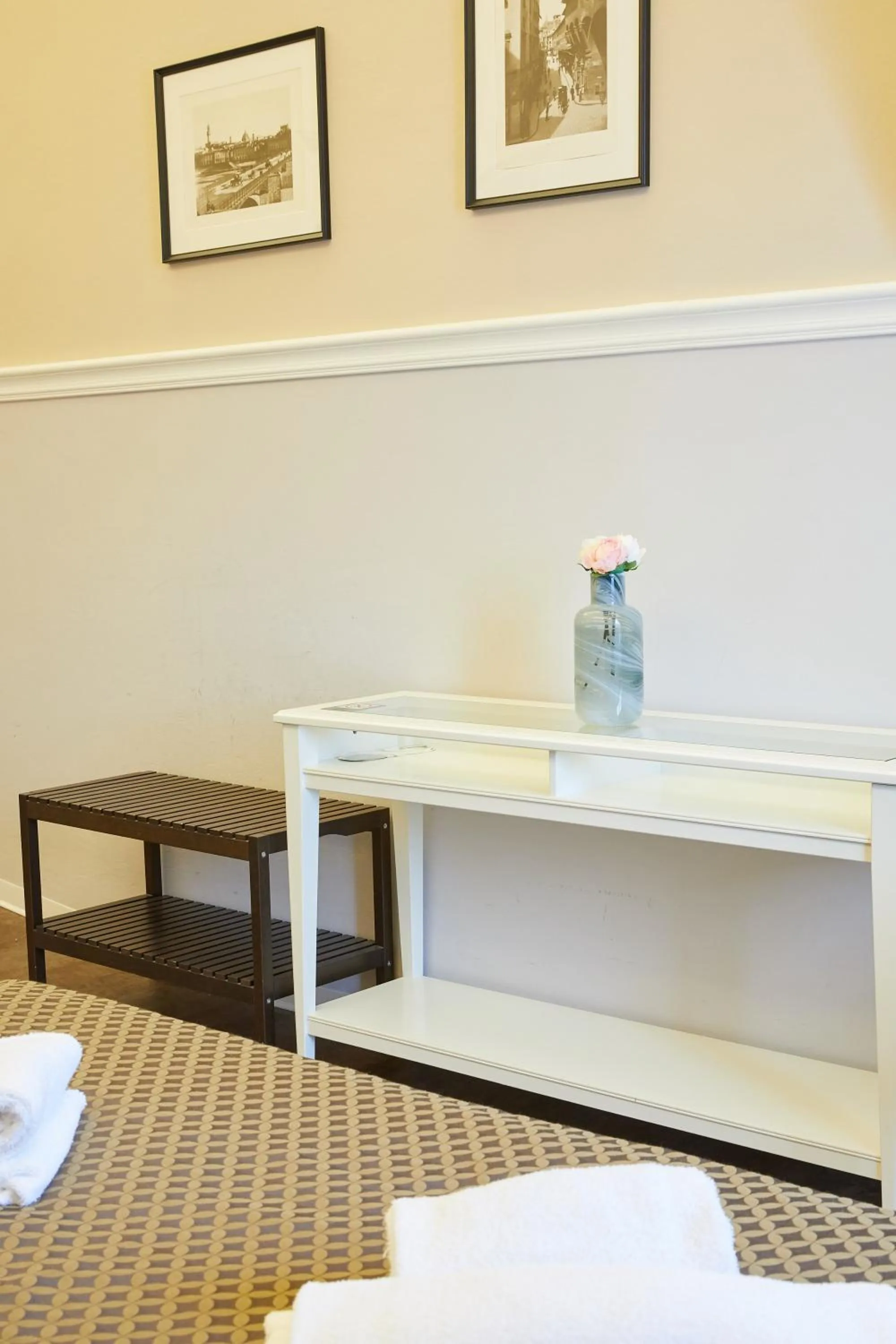 Decorative detail, Bed in B&B Residenza San Gallo 79