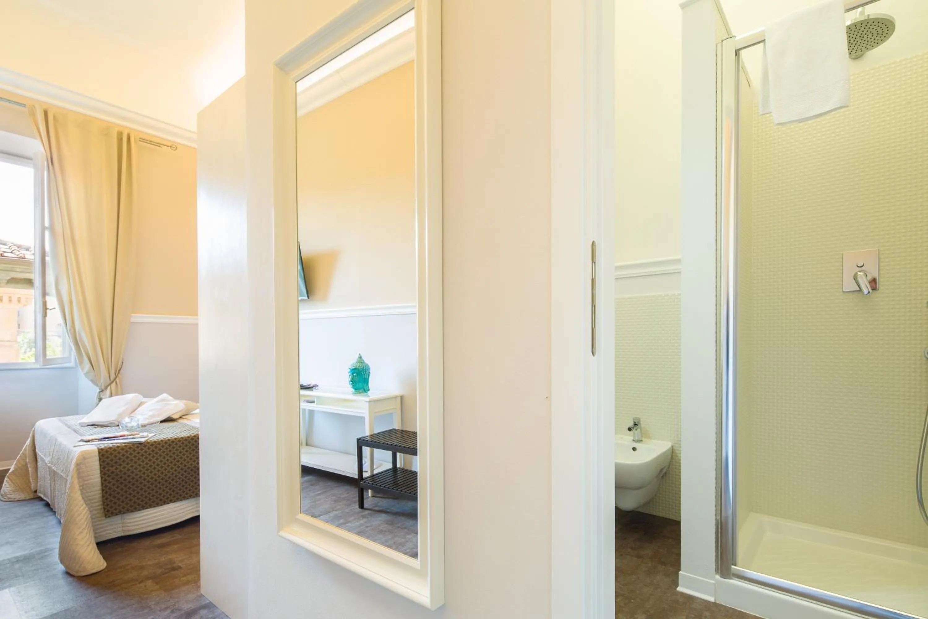 Photo of the whole room, Bed in B&B Residenza San Gallo 79