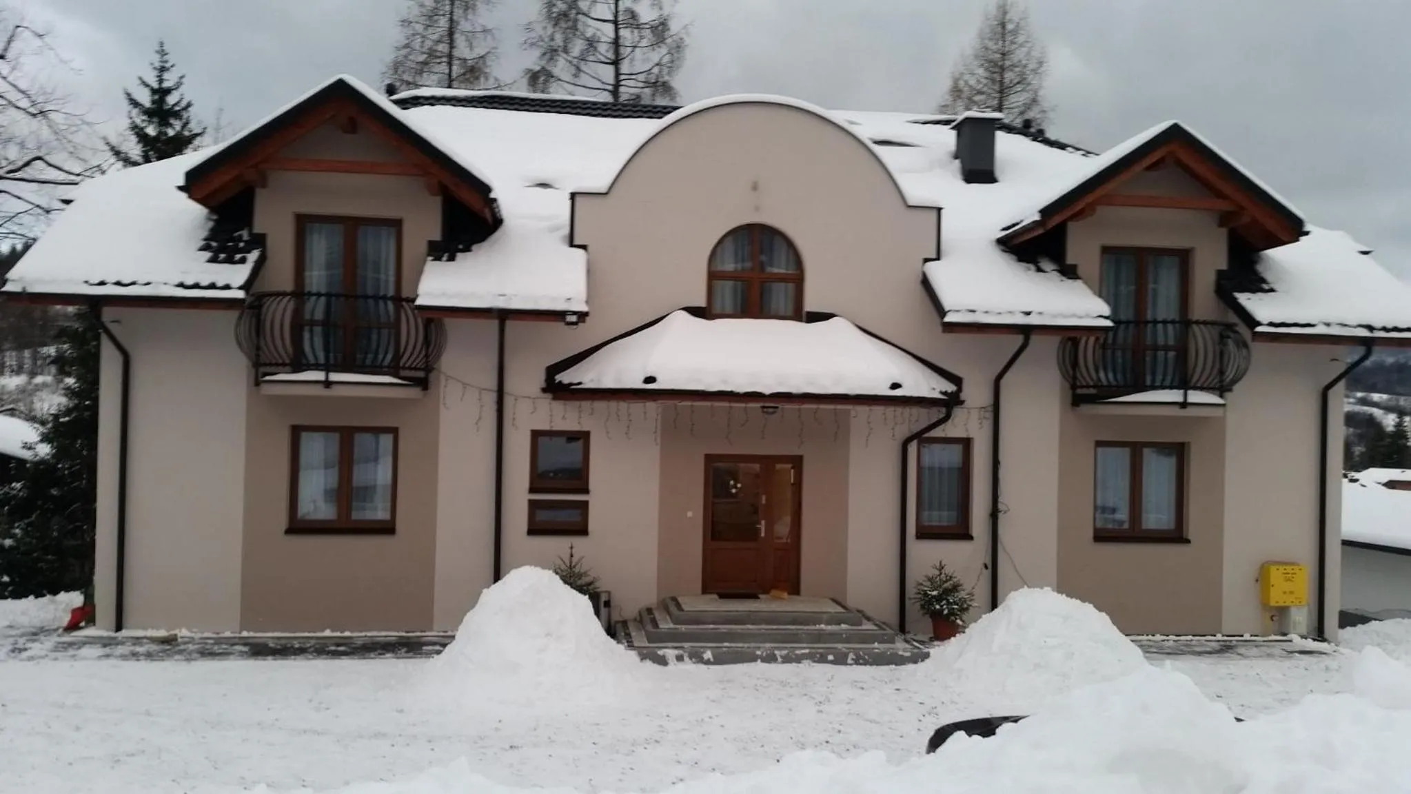 Property building in Willa Miła