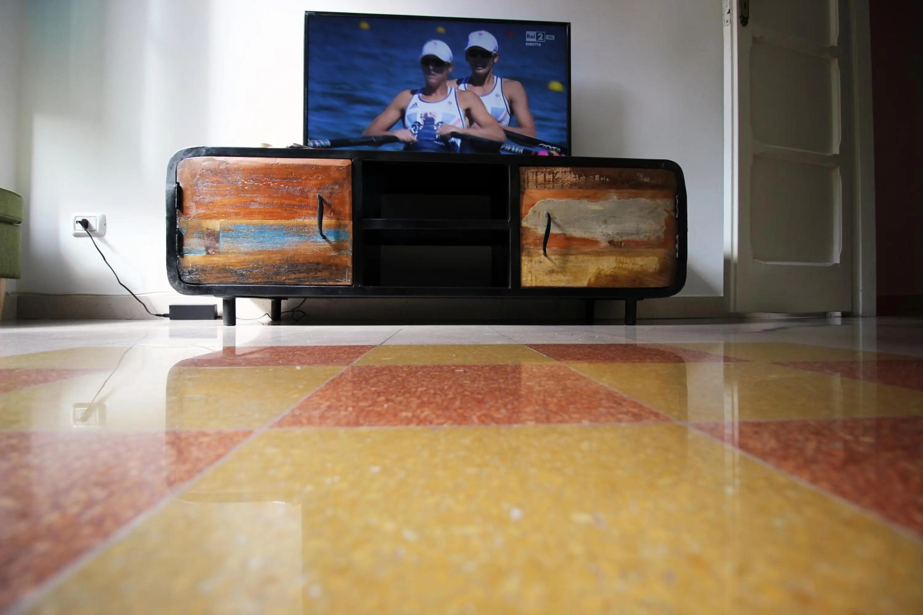 Communal lounge/ TV room in Apartment Ostiense Piramide Station