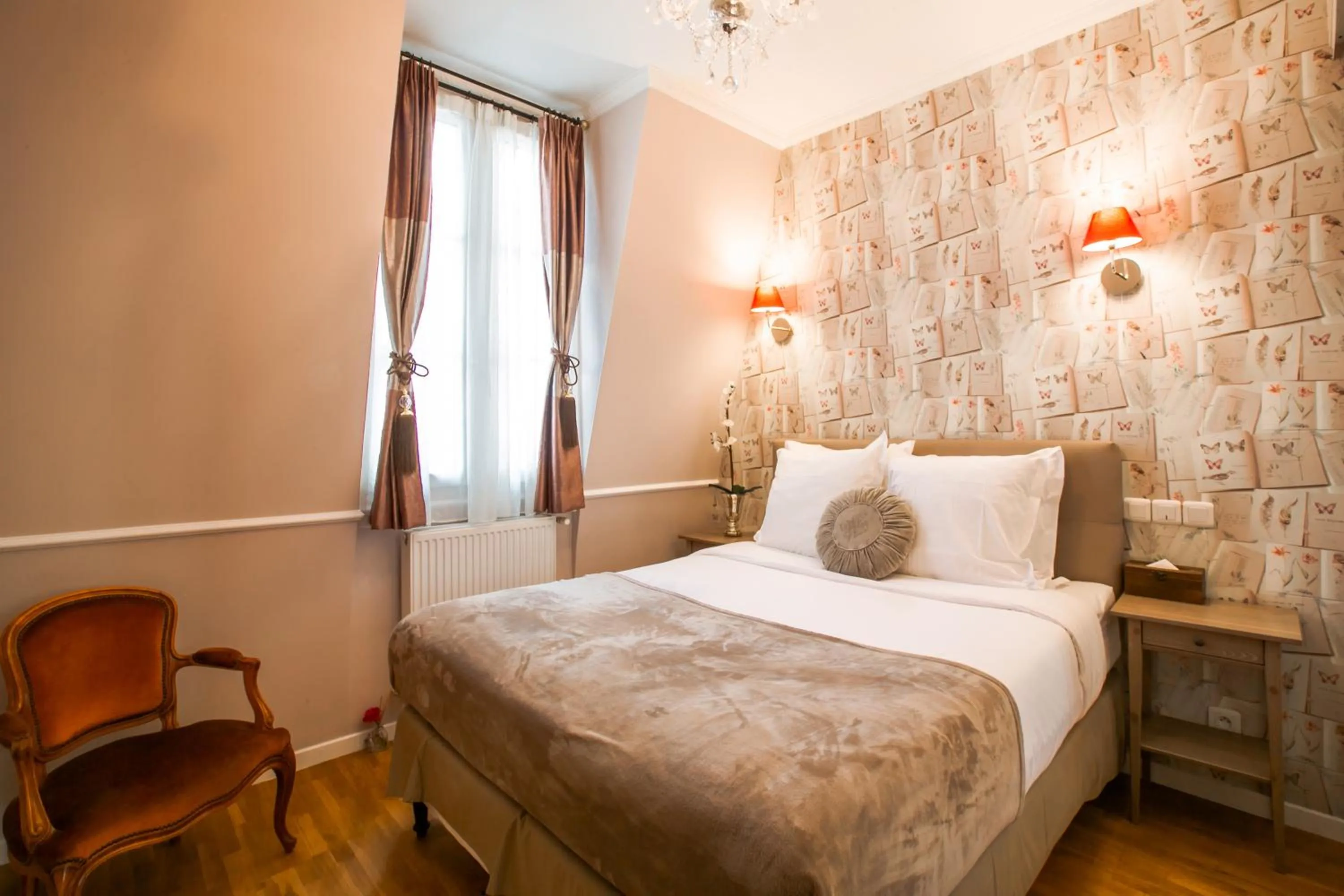 bunk bed, Bed in La Maison Gobert Paris Hotel Particulier