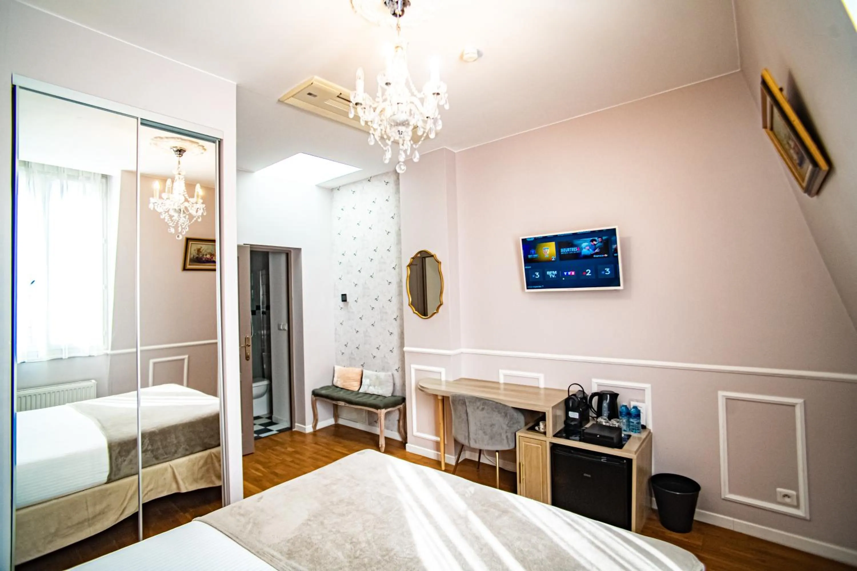 Bed in La Maison Gobert Paris Hotel Particulier