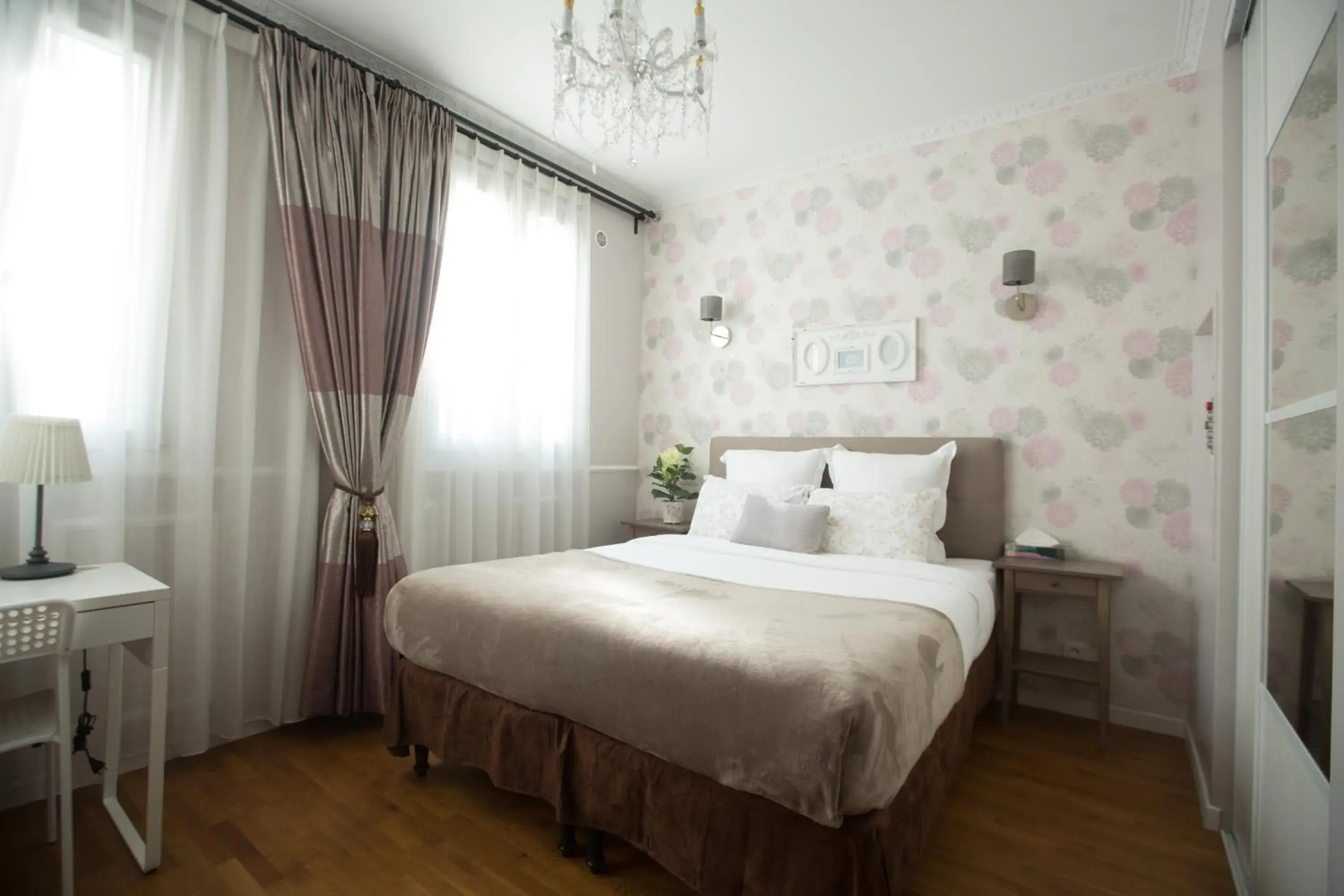 Two adjacent Rooms in La Maison Gobert Paris Hotel Particulier Two adjacent Rooms in La Maison Gobert Paris Hotel Particulier