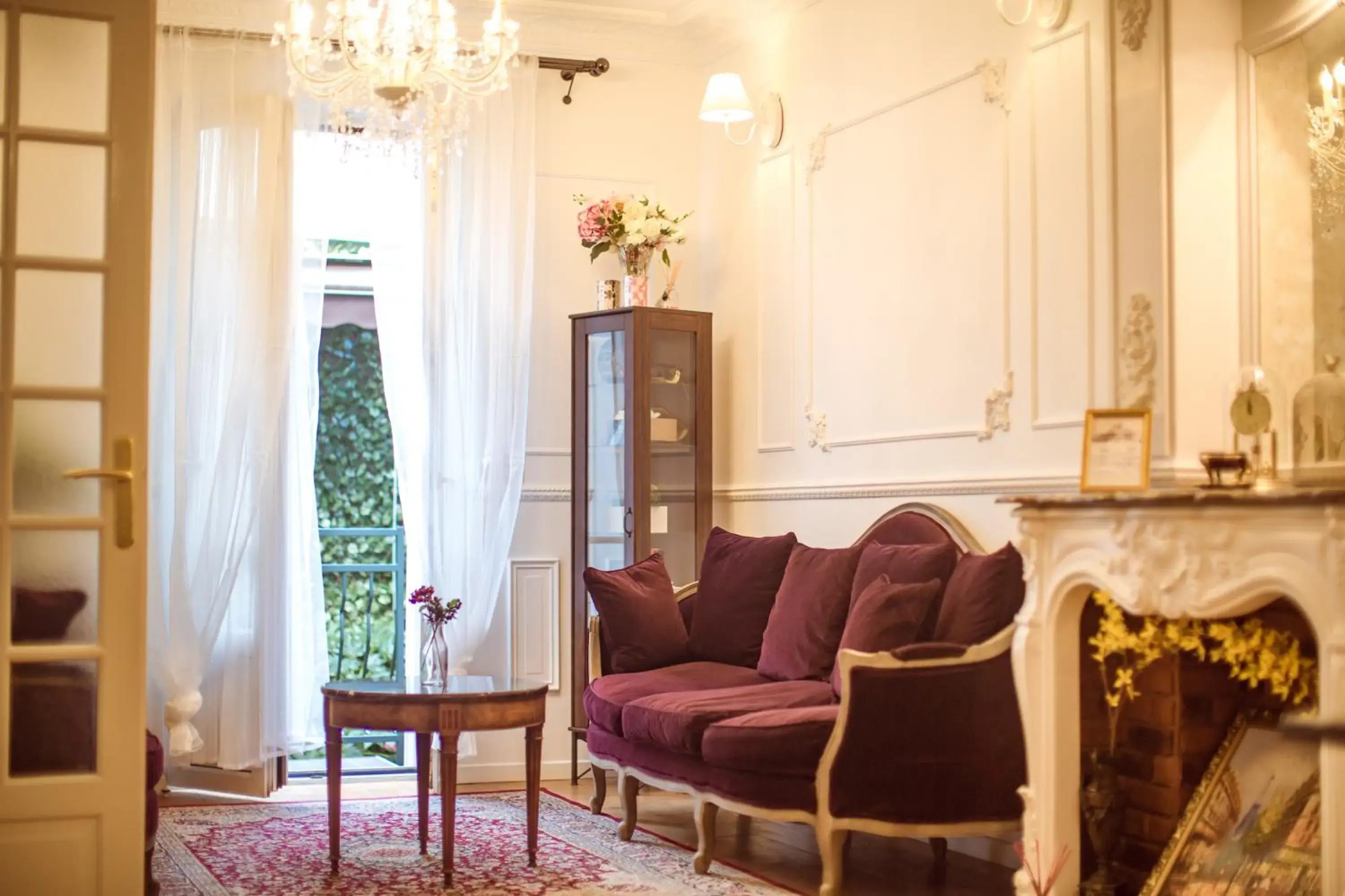 Lounge or bar in La Maison Gobert Paris Hotel Particulier Lounge or bar in La Maison Gobert Paris Hotel Particulier