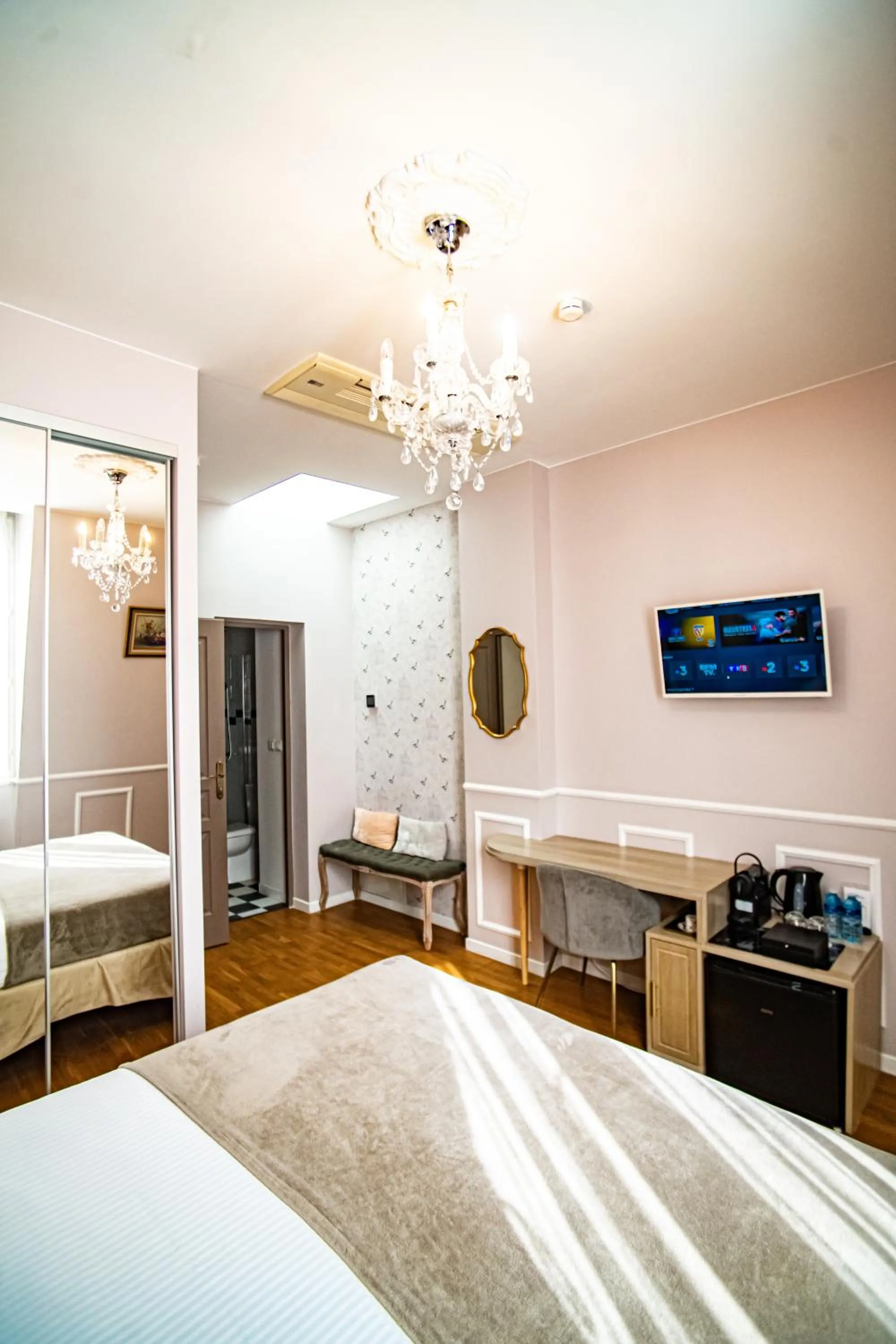 Bed in La Maison Gobert Paris Hotel Particulier
