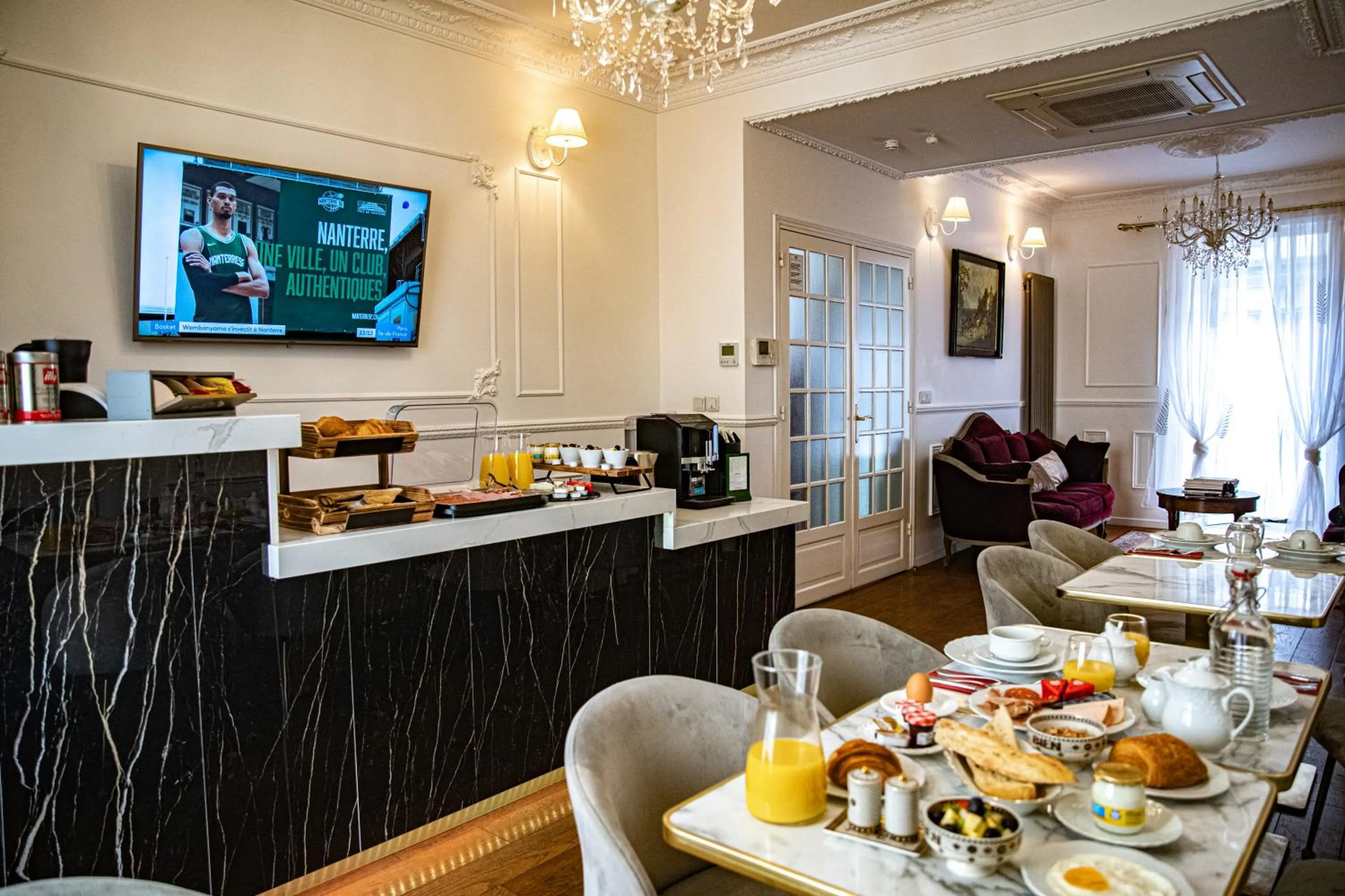 Coffee/tea facilities in La Maison Gobert Paris Hotel Particulier
