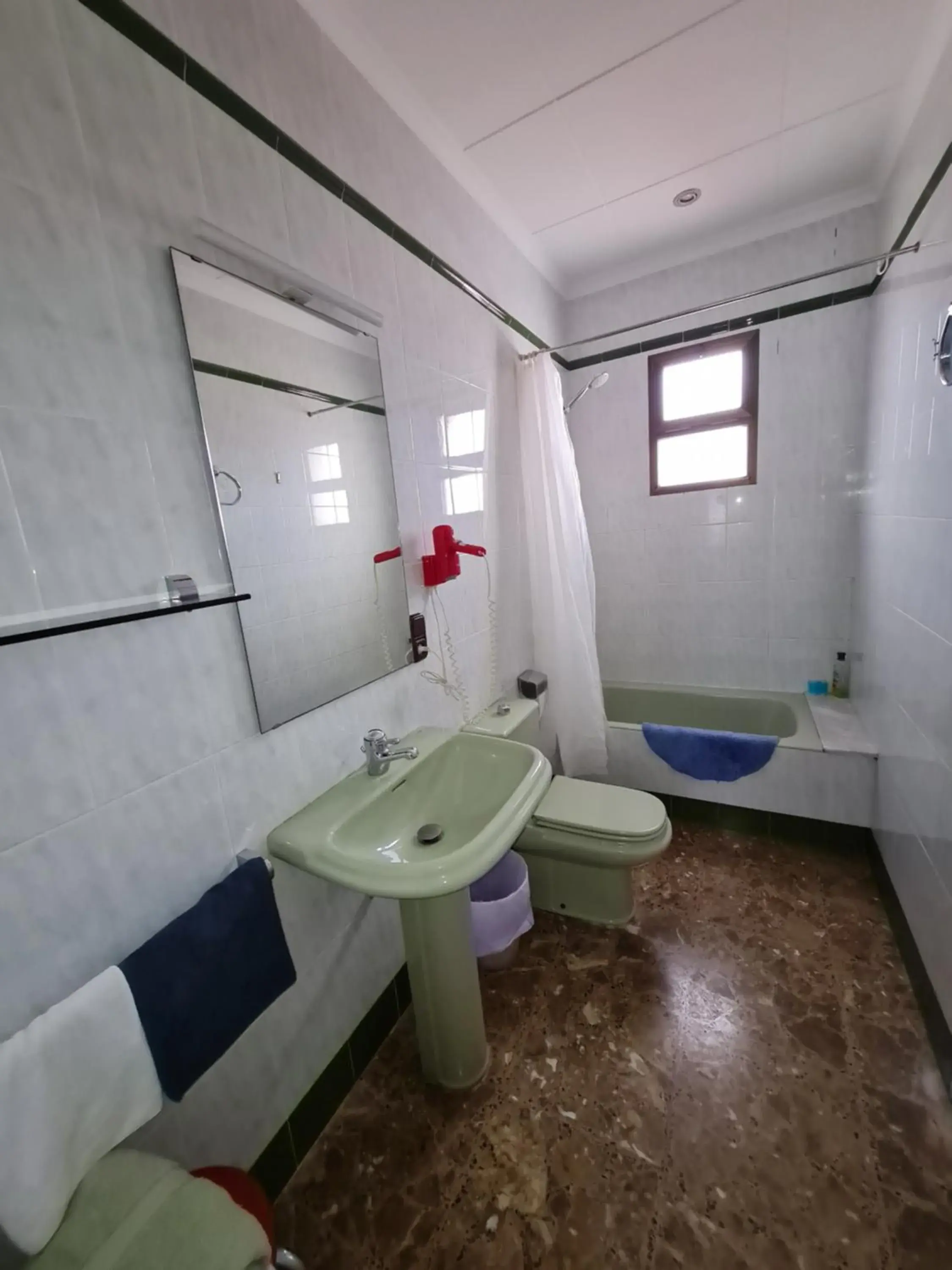 Small Double Room in Hotel Bon Lloc Small Double Room in Hotel Bon Lloc