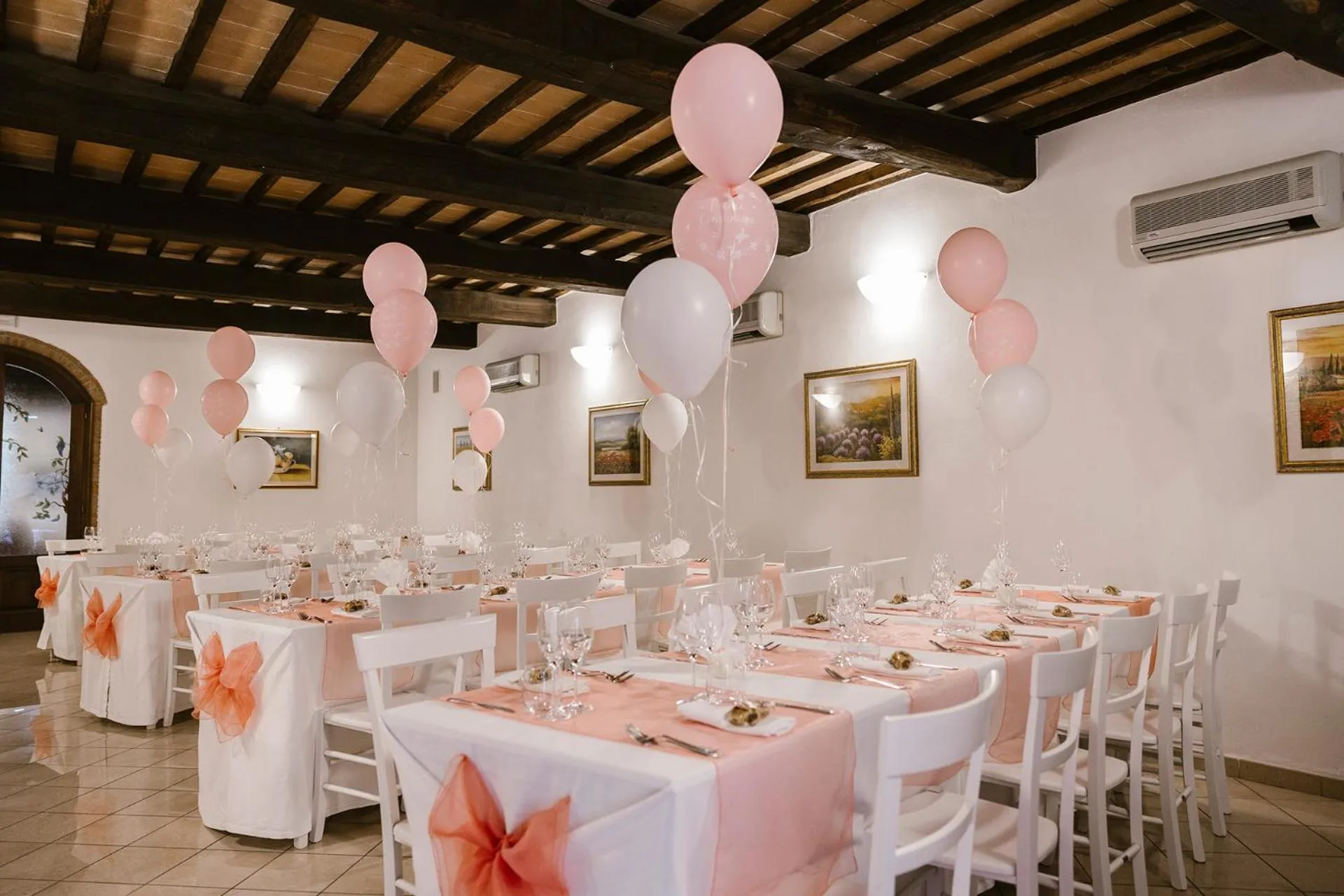 Restaurant/places to eat in Hotel La Pace