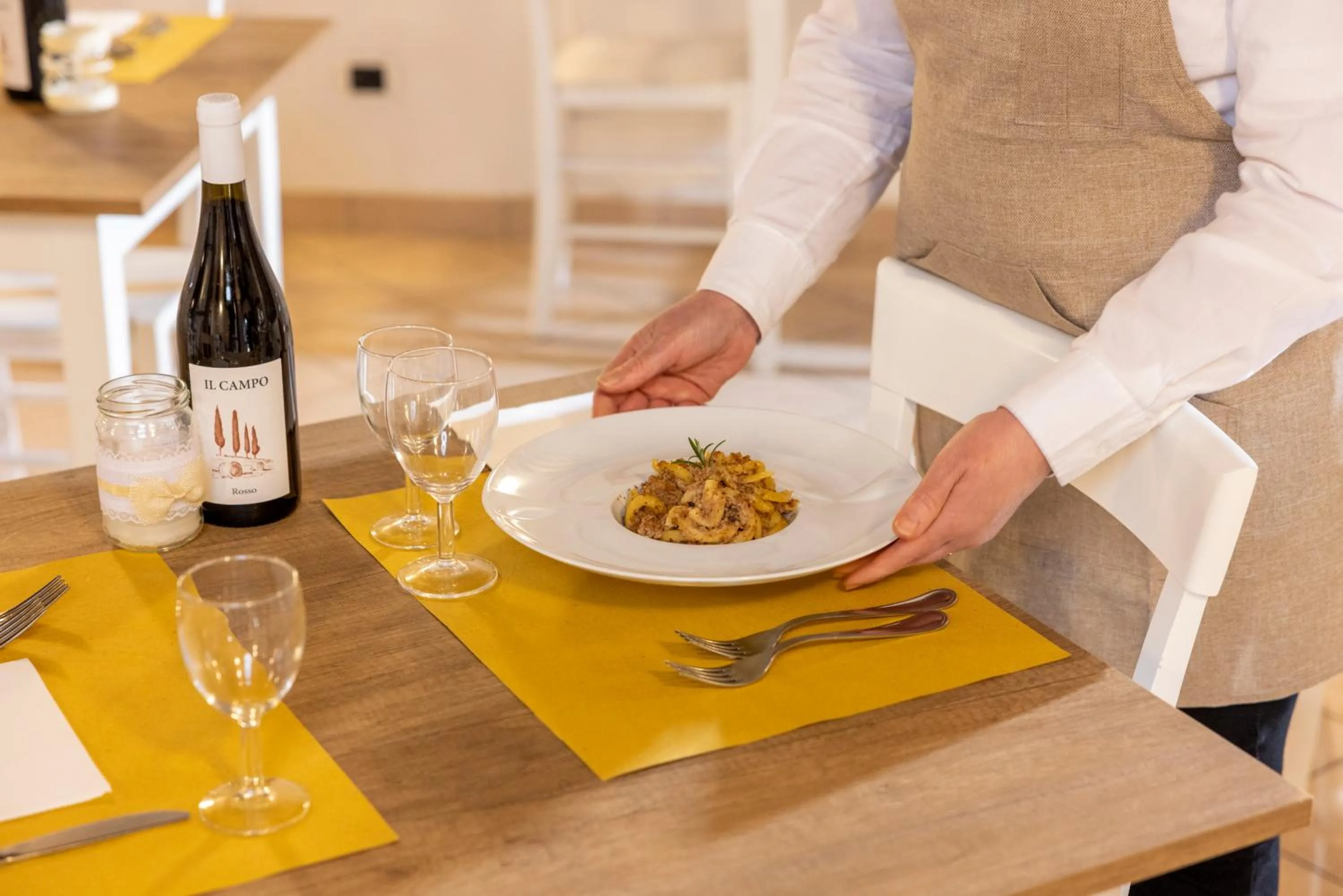 Restaurant/places to eat in Hotel La Pace