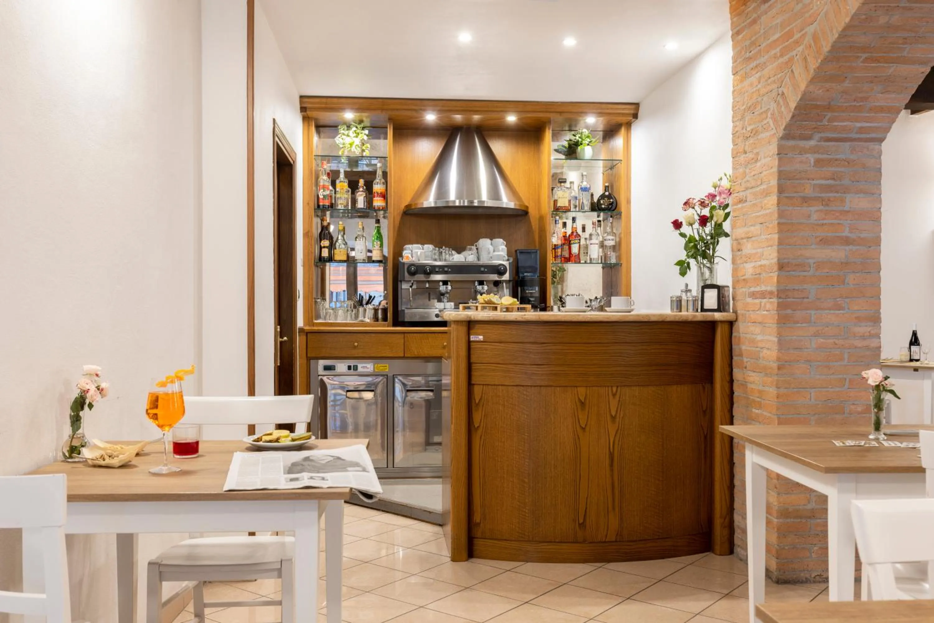 Restaurant/places to eat in Hotel La Pace