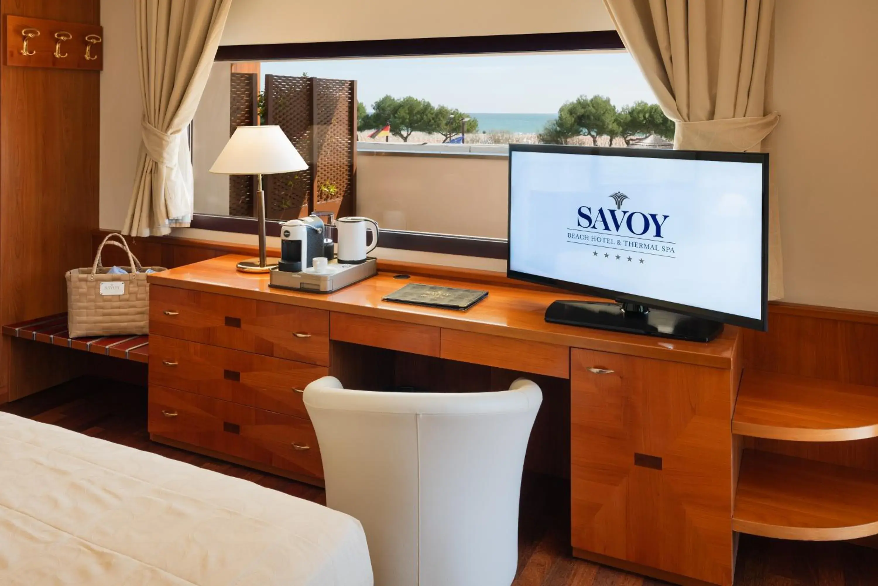 TV and multimedia, Bed in Savoy Beach Hotel & Thermal Spa TV and multimedia, Bed in Savoy Beach Hotel & Thermal Spa
