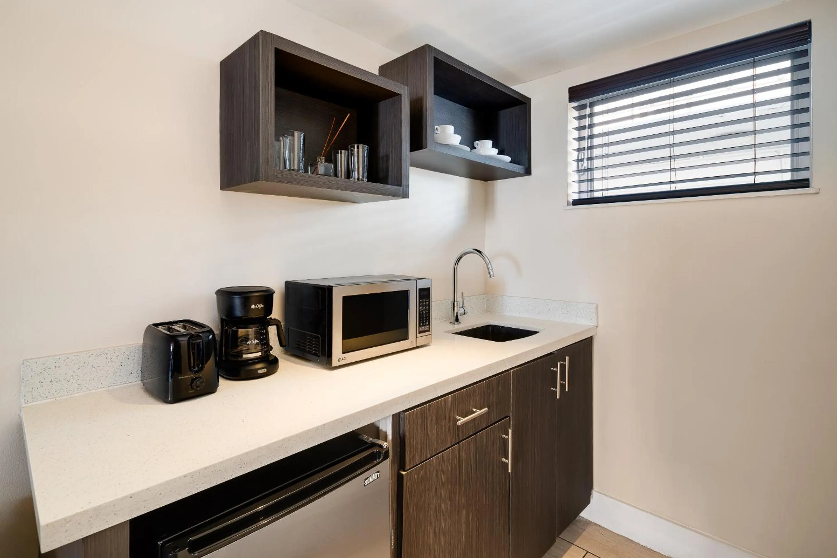 Kitchen or kitchenette in Waterside Hotel and Suites