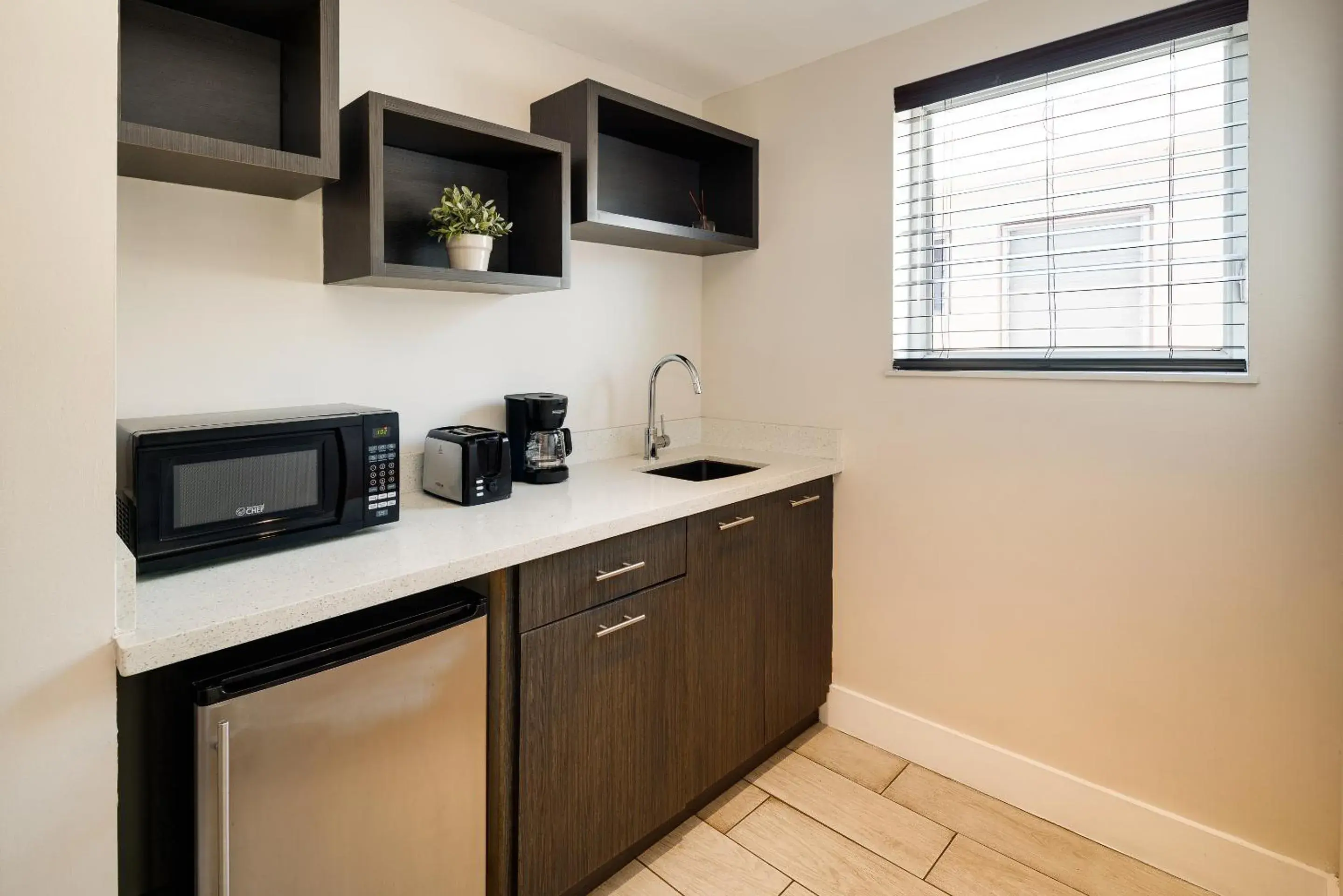 Kitchen or kitchenette in Waterside Hotel and Suites Kitchen or kitchenette in Waterside Hotel and Suites