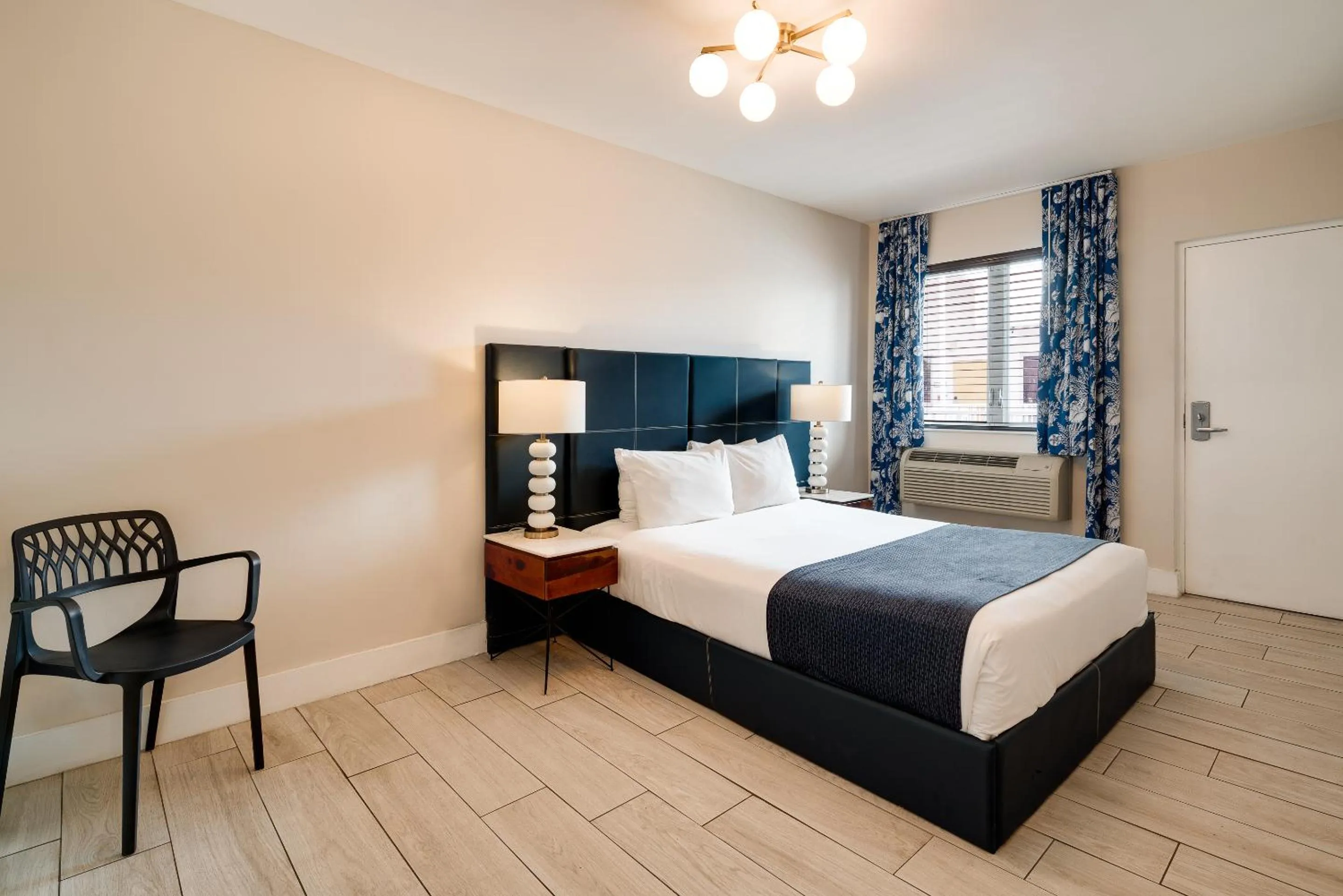 Bedroom, Bed in Waterside Hotel and Suites