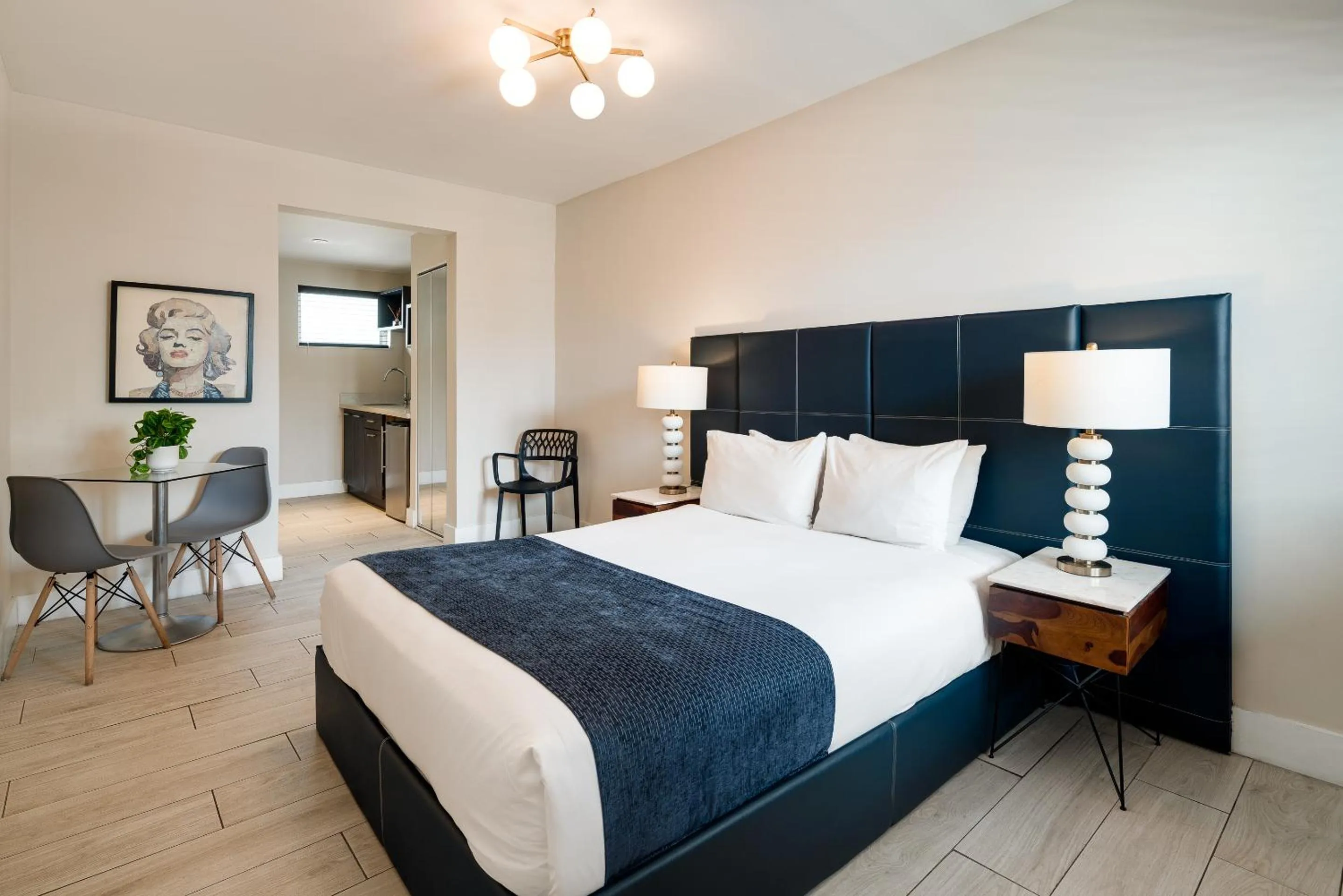 Bedroom, Bed in Waterside Hotel and Suites