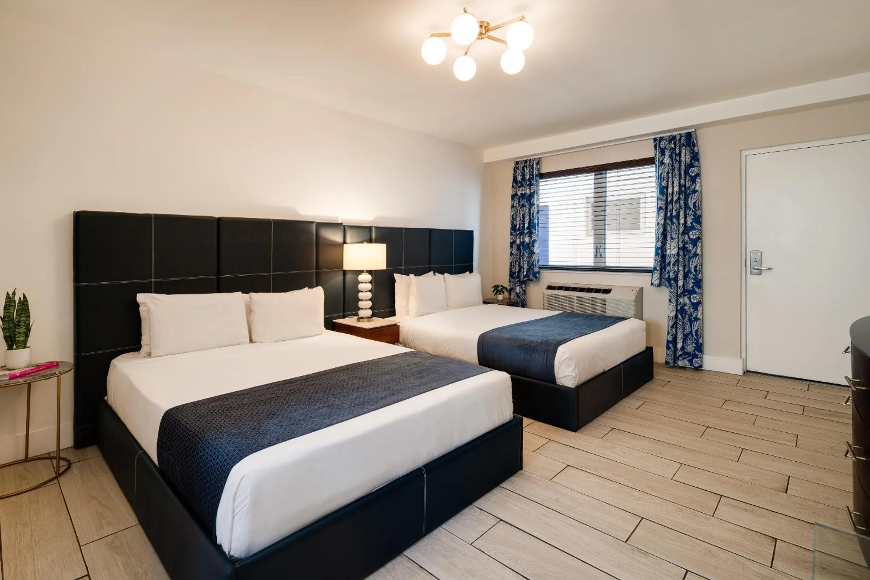 Bedroom, Bed in Waterside Hotel and Suites