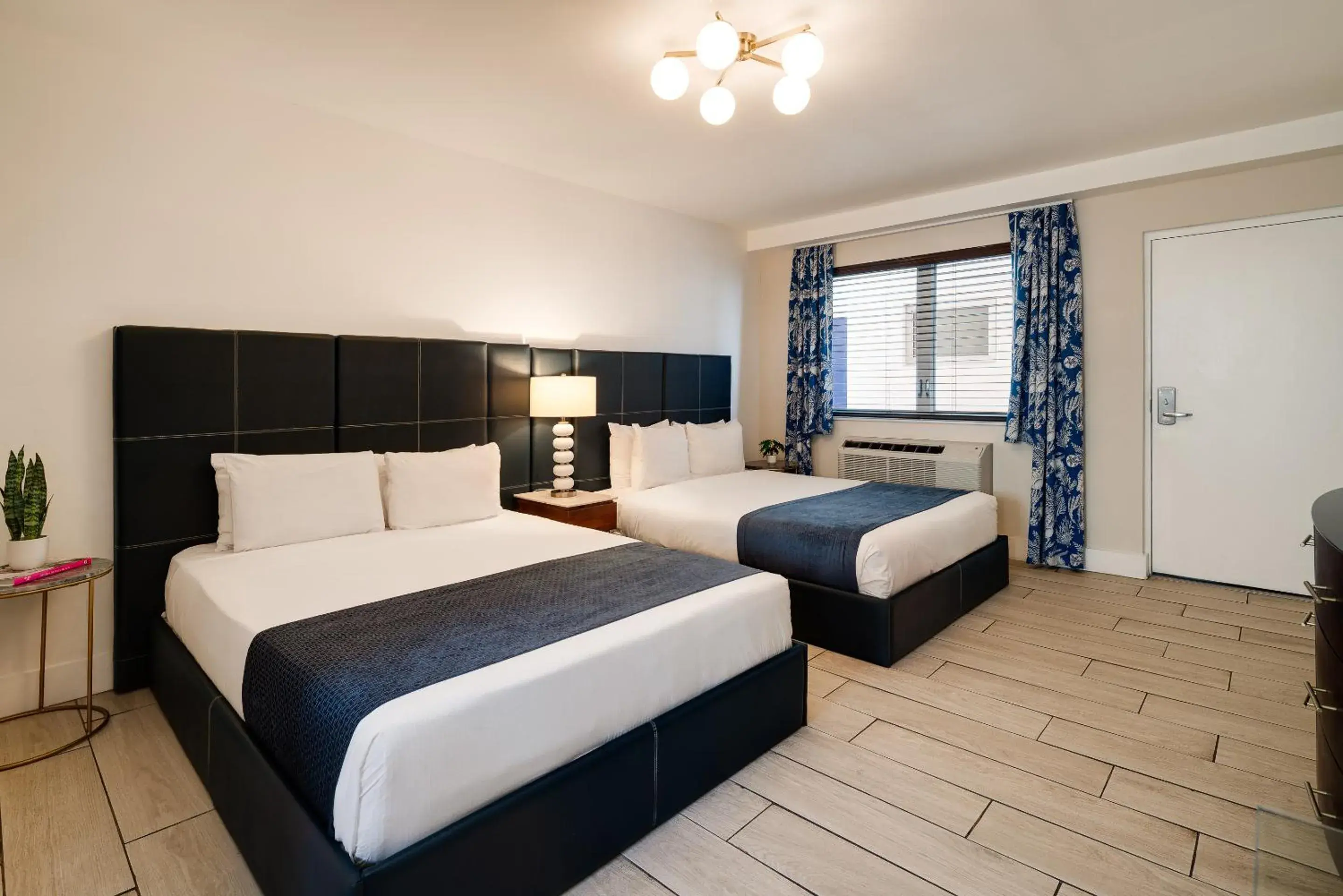 Bedroom, Bed in Waterside Hotel and Suites Bedroom, Bed in Waterside Hotel and Suites