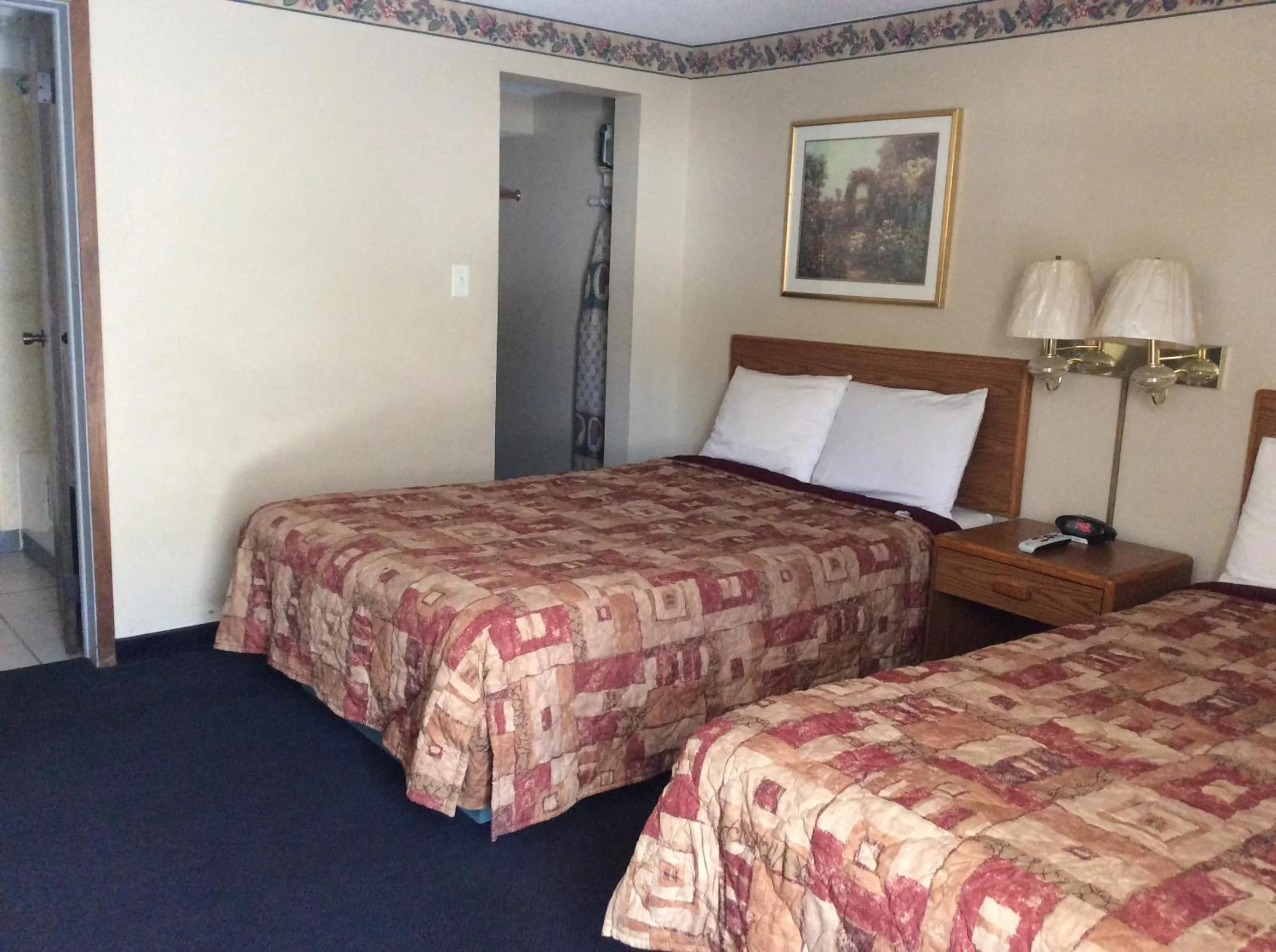 Bedroom, Bed in West Motel