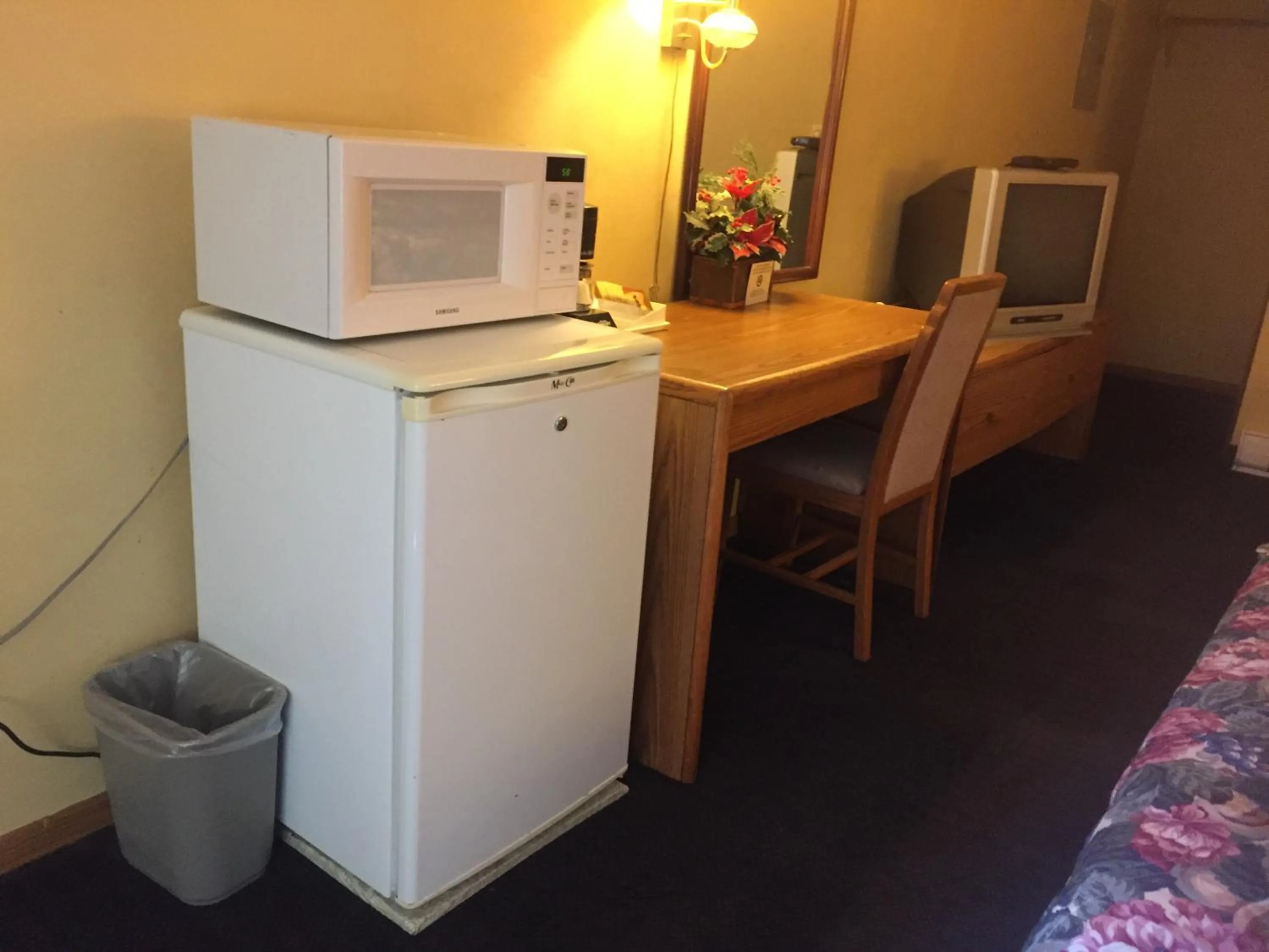 TV and multimedia in West Motel