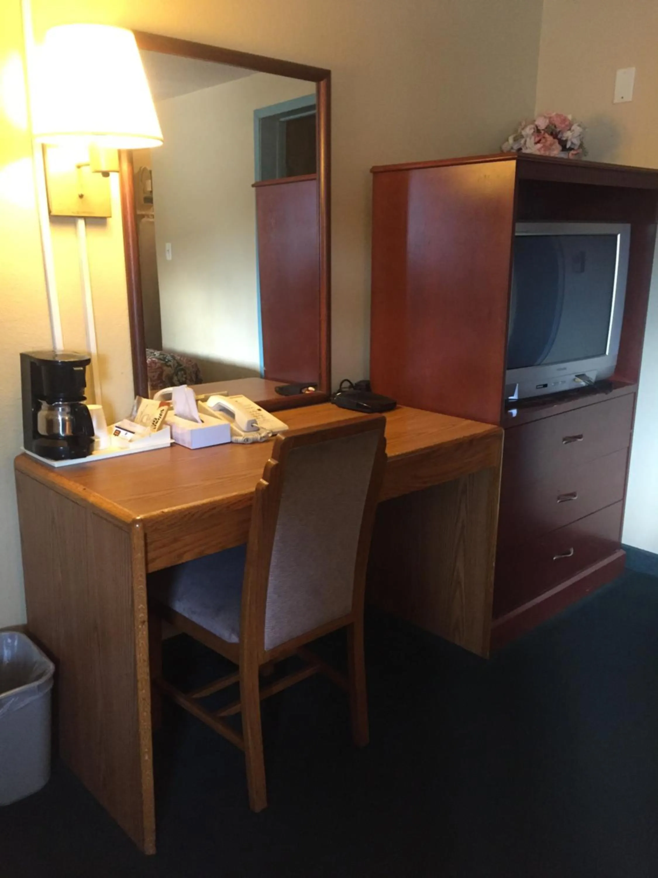 TV and multimedia in West Motel