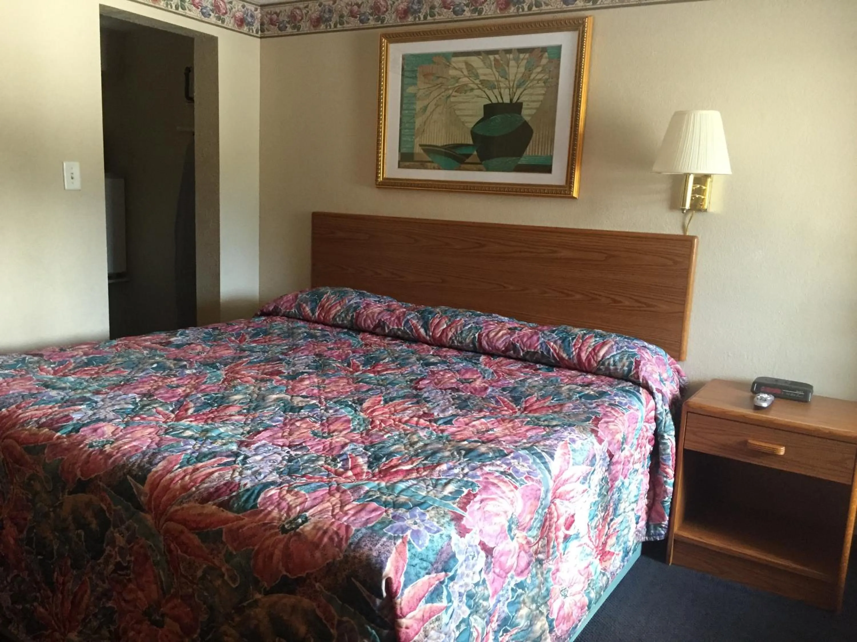 Bed in West Motel