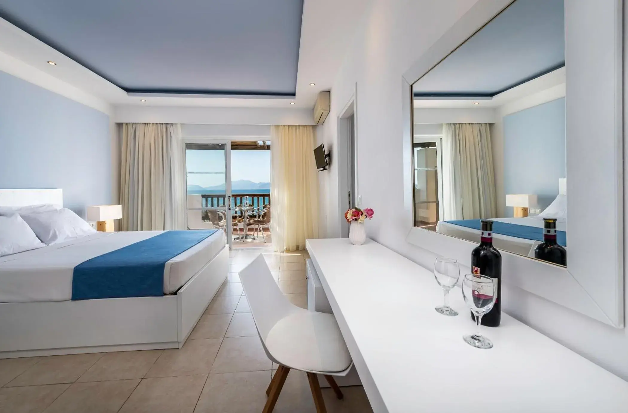 Bedroom, Bed in Gaia Royal Bedroom, Bed in Gaia Royal